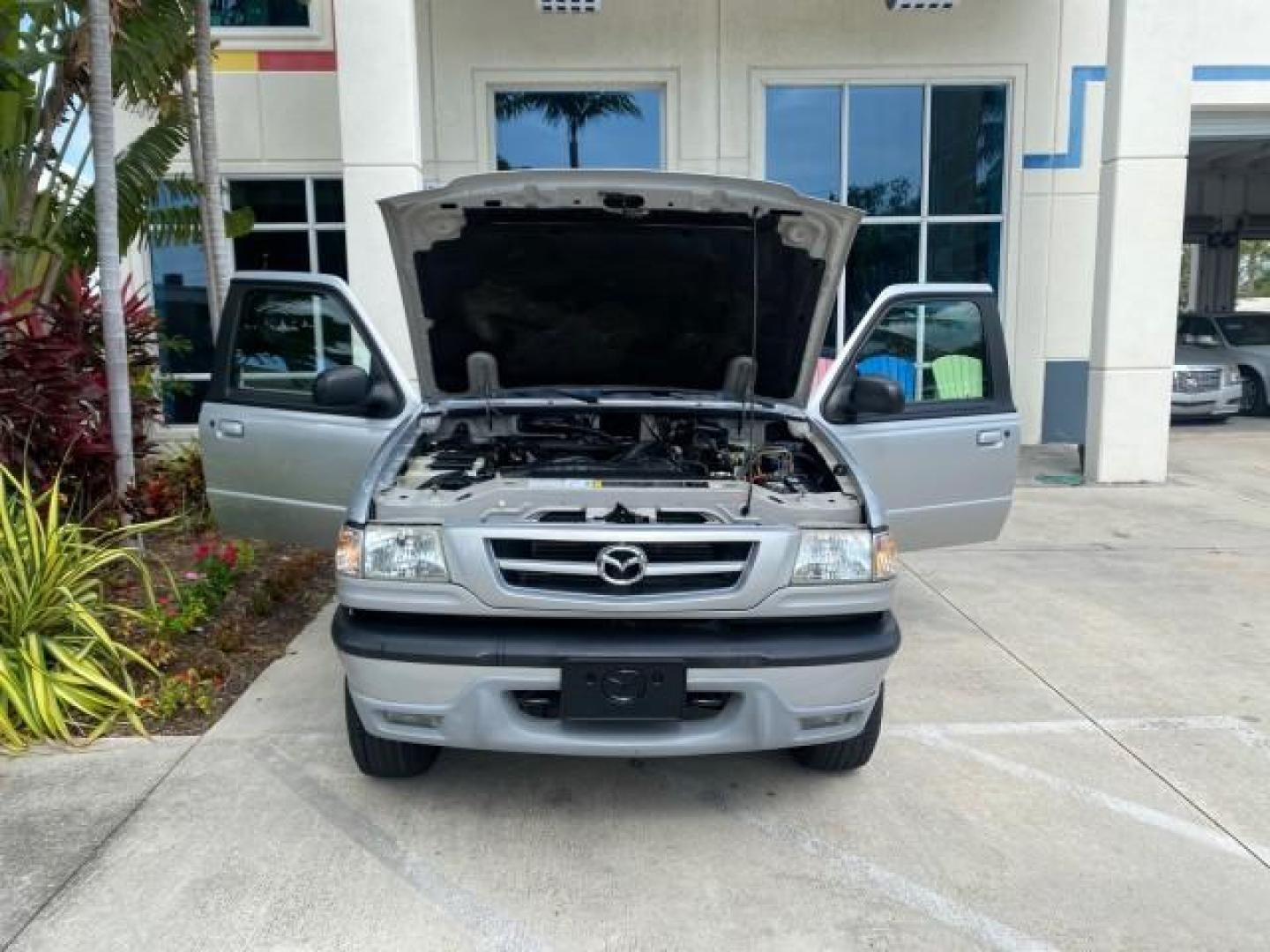 2002 Platinum Frost Metallic /Medium Graphite Mazda B-Series 3000 4WD Truck SE 1 OWNER (4F4ZR17U82T) with an 3.0L MFI V6 Engine engine, Automatic transmission, located at 4701 North Dixie Hwy, Pompano Beach, FL, 33064, (954) 422-2889, 26.240938, -80.123474 - OUR WEBPAGE FLORIDACARS1.COM HAS OVER 100 PHOTOS AND FREE CARFAX LINK 2002 MAZDA B-SERIES B3000 VIN: 4F4ZR17U82TM14728 4 F 4 Z R 1 7 U 8 2 T M 1 4 7 2 8 CLUB CAB PICKUP 3.0L V6 F GASOLINE REAR WHEEL DRIVE W/ 4X4 Top Features 4WD/AWD Cloth Seats Alloy Wheels Running Boards Bed Cover Tow Hitch Bed Lin - Photo#16