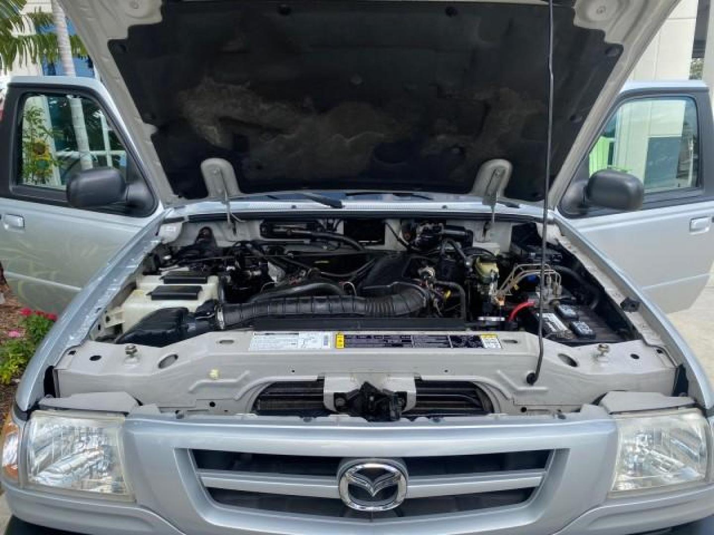 2002 Platinum Frost Metallic /Medium Graphite Mazda B-Series 3000 4WD Truck SE 1 OWNER (4F4ZR17U82T) with an 3.0L MFI V6 Engine engine, Automatic transmission, located at 4701 North Dixie Hwy, Pompano Beach, FL, 33064, (954) 422-2889, 26.240938, -80.123474 - OUR WEBPAGE FLORIDACARS1.COM HAS OVER 100 PHOTOS AND FREE CARFAX LINK 2002 MAZDA B-SERIES B3000 VIN: 4F4ZR17U82TM14728 4 F 4 Z R 1 7 U 8 2 T M 1 4 7 2 8 CLUB CAB PICKUP 3.0L V6 F GASOLINE REAR WHEEL DRIVE W/ 4X4 Top Features 4WD/AWD Cloth Seats Alloy Wheels Running Boards Bed Cover Tow Hitch Bed Lin - Photo#17