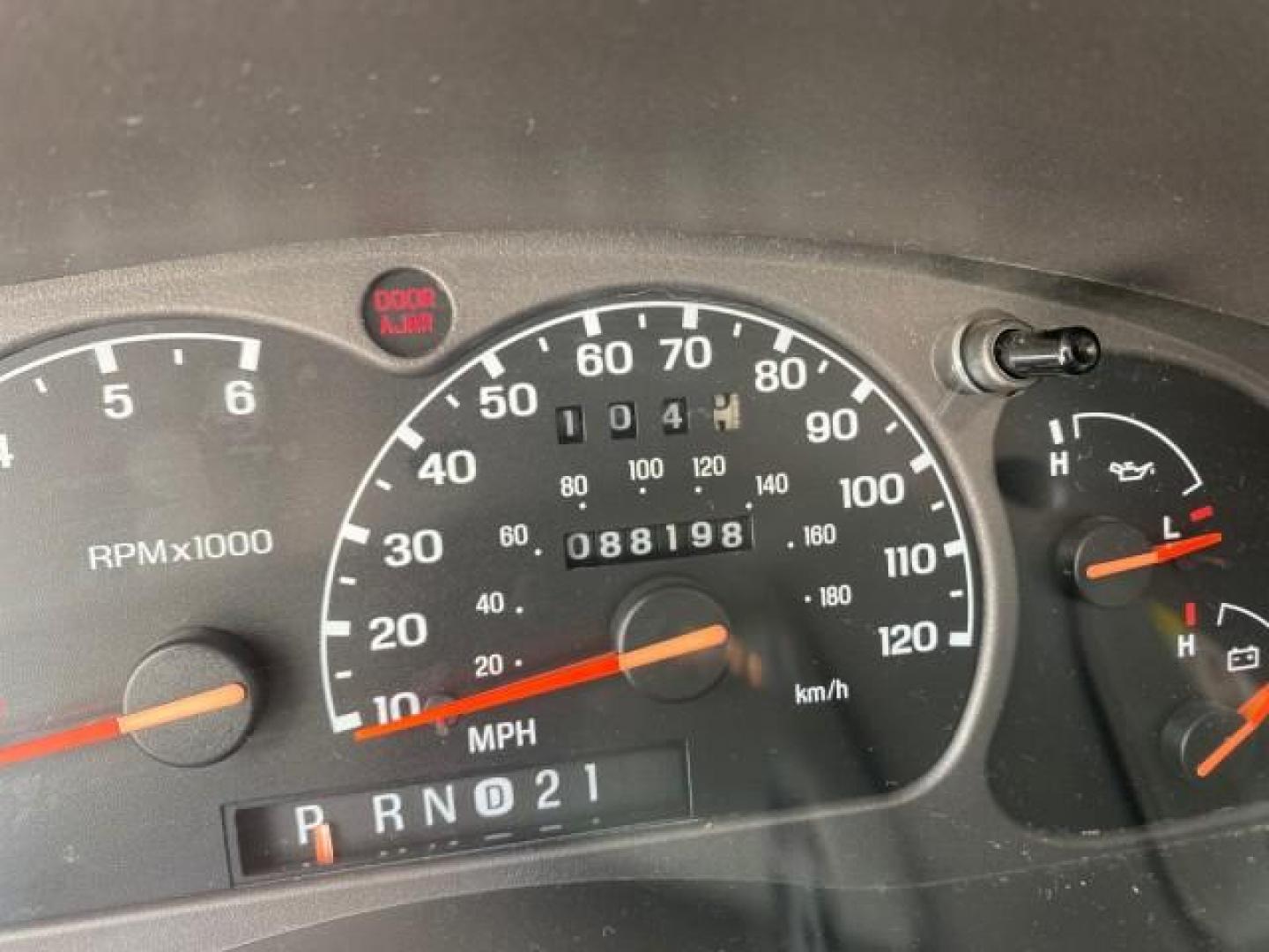 2002 Platinum Frost Metallic /Medium Graphite Mazda B-Series 3000 4WD Truck SE 1 OWNER (4F4ZR17U82T) with an 3.0L MFI V6 Engine engine, Automatic transmission, located at 4701 North Dixie Hwy, Pompano Beach, FL, 33064, (954) 422-2889, 26.240938, -80.123474 - OUR WEBPAGE FLORIDACARS1.COM HAS OVER 100 PHOTOS AND FREE CARFAX LINK 2002 MAZDA B-SERIES B3000 VIN: 4F4ZR17U82TM14728 4 F 4 Z R 1 7 U 8 2 T M 1 4 7 2 8 CLUB CAB PICKUP 3.0L V6 F GASOLINE REAR WHEEL DRIVE W/ 4X4 Top Features 4WD/AWD Cloth Seats Alloy Wheels Running Boards Bed Cover Tow Hitch Bed Lin - Photo#18