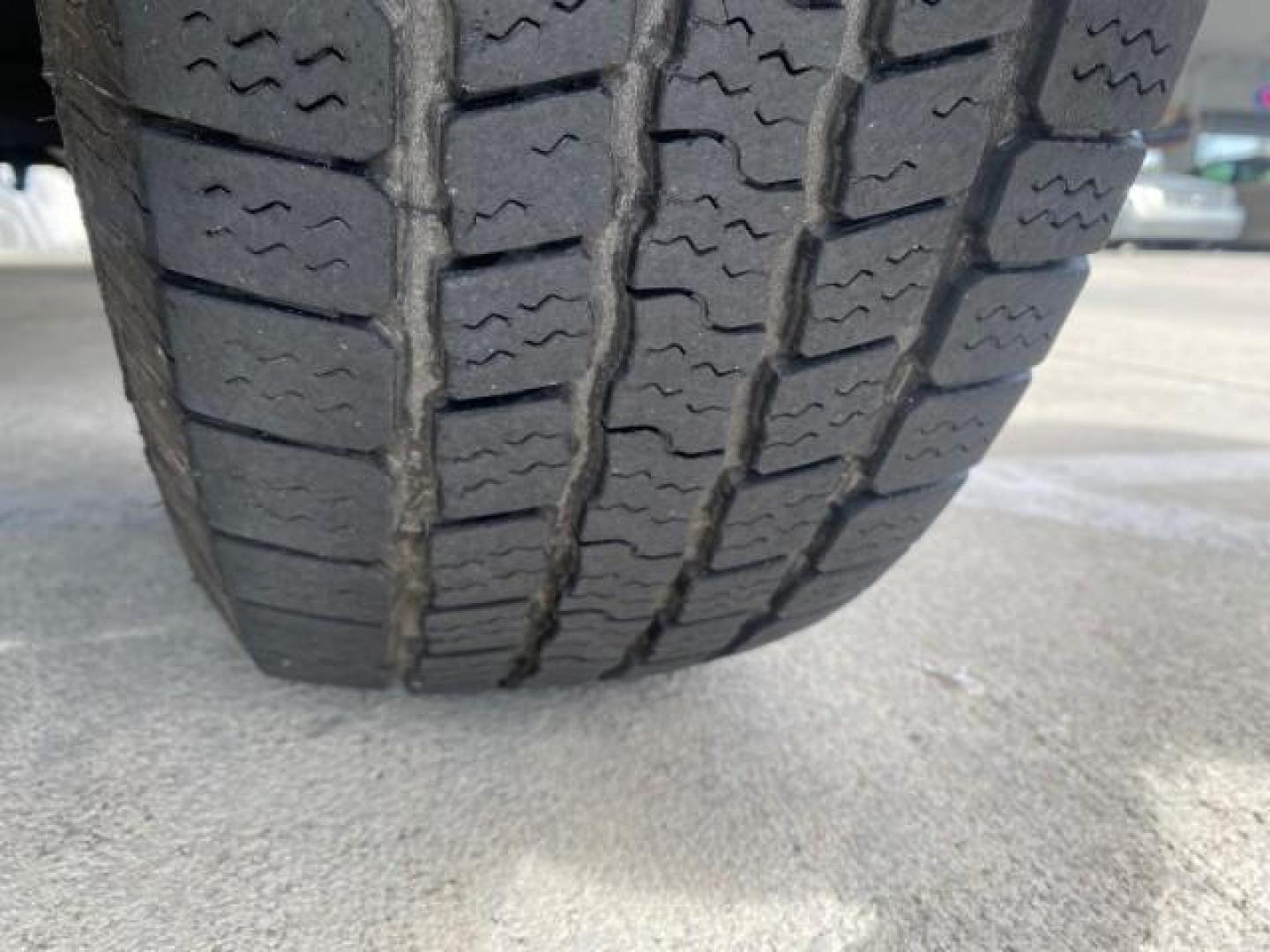 2002 Platinum Frost Metallic /Medium Graphite Mazda B-Series 3000 4WD Truck SE 1 OWNER (4F4ZR17U82T) with an 3.0L MFI V6 Engine engine, Automatic transmission, located at 4701 North Dixie Hwy, Pompano Beach, FL, 33064, (954) 422-2889, 26.240938, -80.123474 - OUR WEBPAGE FLORIDACARS1.COM HAS OVER 100 PHOTOS AND FREE CARFAX LINK 2002 MAZDA B-SERIES B3000 VIN: 4F4ZR17U82TM14728 4 F 4 Z R 1 7 U 8 2 T M 1 4 7 2 8 CLUB CAB PICKUP 3.0L V6 F GASOLINE REAR WHEEL DRIVE W/ 4X4 Top Features 4WD/AWD Cloth Seats Alloy Wheels Running Boards Bed Cover Tow Hitch Bed Lin - Photo#20