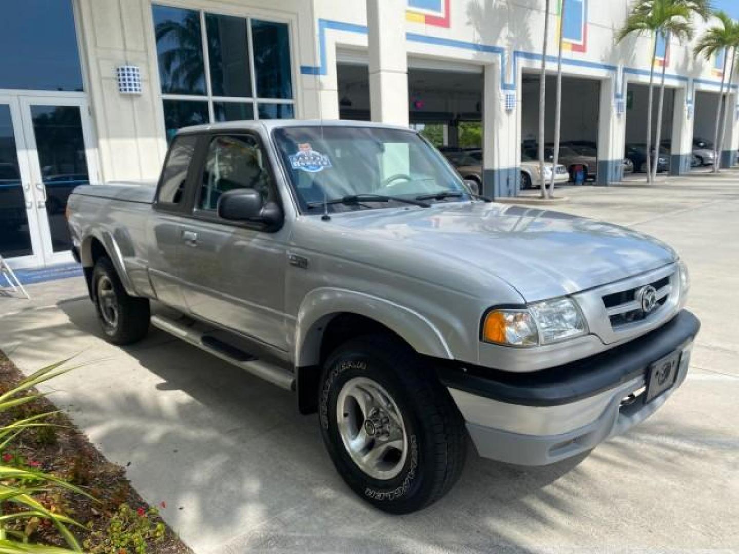 2002 Platinum Frost Metallic /Medium Graphite Mazda B-Series 3000 4WD Truck SE 1 OWNER (4F4ZR17U82T) with an 3.0L MFI V6 Engine engine, Automatic transmission, located at 4701 North Dixie Hwy, Pompano Beach, FL, 33064, (954) 422-2889, 26.240938, -80.123474 - OUR WEBPAGE FLORIDACARS1.COM HAS OVER 100 PHOTOS AND FREE CARFAX LINK 2002 MAZDA B-SERIES B3000 VIN: 4F4ZR17U82TM14728 4 F 4 Z R 1 7 U 8 2 T M 1 4 7 2 8 CLUB CAB PICKUP 3.0L V6 F GASOLINE REAR WHEEL DRIVE W/ 4X4 Top Features 4WD/AWD Cloth Seats Alloy Wheels Running Boards Bed Cover Tow Hitch Bed Lin - Photo#26