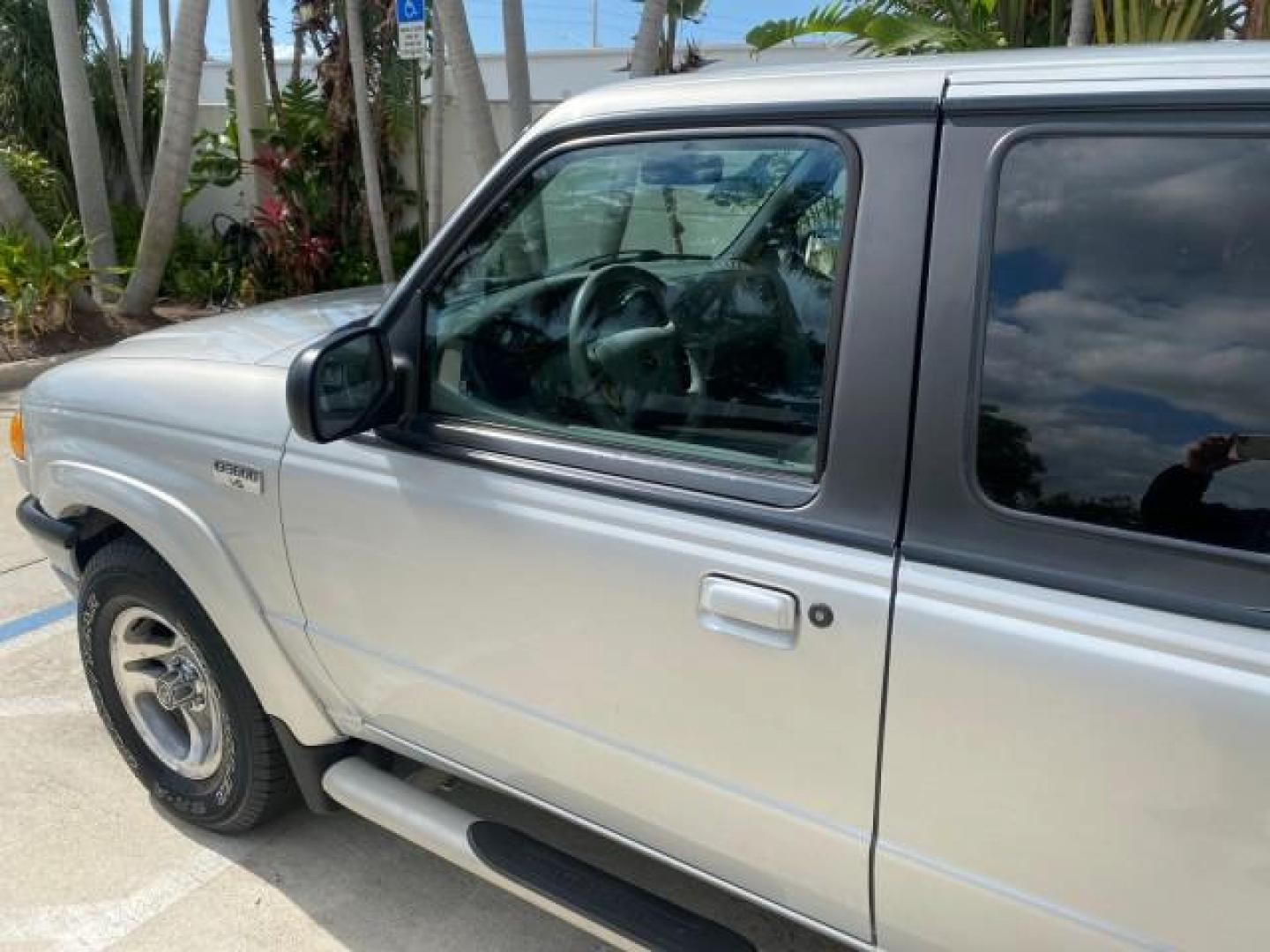 2002 Platinum Frost Metallic /Medium Graphite Mazda B-Series 3000 4WD Truck SE 1 OWNER (4F4ZR17U82T) with an 3.0L MFI V6 Engine engine, Automatic transmission, located at 4701 North Dixie Hwy, Pompano Beach, FL, 33064, (954) 422-2889, 26.240938, -80.123474 - OUR WEBPAGE FLORIDACARS1.COM HAS OVER 100 PHOTOS AND FREE CARFAX LINK 2002 MAZDA B-SERIES B3000 VIN: 4F4ZR17U82TM14728 4 F 4 Z R 1 7 U 8 2 T M 1 4 7 2 8 CLUB CAB PICKUP 3.0L V6 F GASOLINE REAR WHEEL DRIVE W/ 4X4 Top Features 4WD/AWD Cloth Seats Alloy Wheels Running Boards Bed Cover Tow Hitch Bed Lin - Photo#27