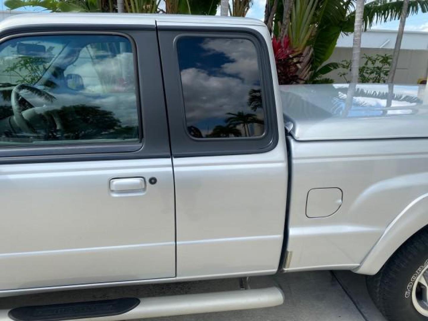 2002 Platinum Frost Metallic /Medium Graphite Mazda B-Series 3000 4WD Truck SE 1 OWNER (4F4ZR17U82T) with an 3.0L MFI V6 Engine engine, Automatic transmission, located at 4701 North Dixie Hwy, Pompano Beach, FL, 33064, (954) 422-2889, 26.240938, -80.123474 - OUR WEBPAGE FLORIDACARS1.COM HAS OVER 100 PHOTOS AND FREE CARFAX LINK 2002 MAZDA B-SERIES B3000 VIN: 4F4ZR17U82TM14728 4 F 4 Z R 1 7 U 8 2 T M 1 4 7 2 8 CLUB CAB PICKUP 3.0L V6 F GASOLINE REAR WHEEL DRIVE W/ 4X4 Top Features 4WD/AWD Cloth Seats Alloy Wheels Running Boards Bed Cover Tow Hitch Bed Lin - Photo#61