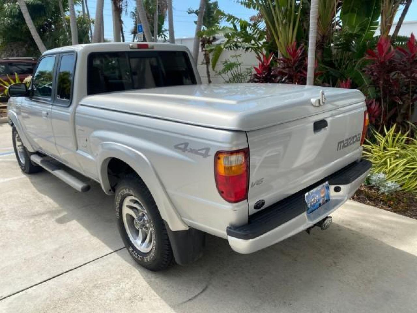 2002 Platinum Frost Metallic /Medium Graphite Mazda B-Series 3000 4WD Truck SE 1 OWNER (4F4ZR17U82T) with an 3.0L MFI V6 Engine engine, Automatic transmission, located at 4701 North Dixie Hwy, Pompano Beach, FL, 33064, (954) 422-2889, 26.240938, -80.123474 - OUR WEBPAGE FLORIDACARS1.COM HAS OVER 100 PHOTOS AND FREE CARFAX LINK 2002 MAZDA B-SERIES B3000 VIN: 4F4ZR17U82TM14728 4 F 4 Z R 1 7 U 8 2 T M 1 4 7 2 8 CLUB CAB PICKUP 3.0L V6 F GASOLINE REAR WHEEL DRIVE W/ 4X4 Top Features 4WD/AWD Cloth Seats Alloy Wheels Running Boards Bed Cover Tow Hitch Bed Lin - Photo#67