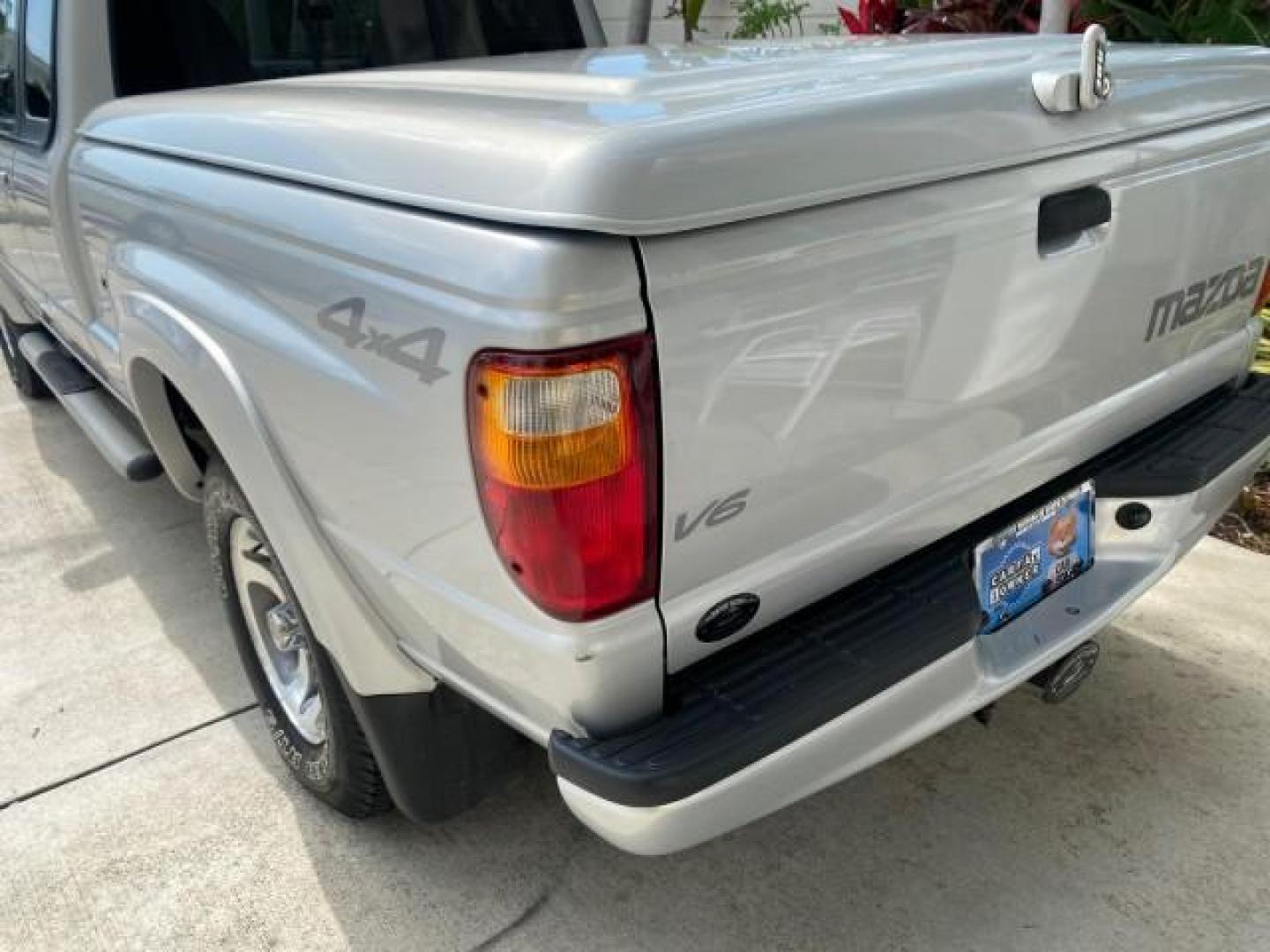 2002 Platinum Frost Metallic /Medium Graphite Mazda B-Series 3000 4WD Truck SE 1 OWNER (4F4ZR17U82T) with an 3.0L MFI V6 Engine engine, Automatic transmission, located at 4701 North Dixie Hwy, Pompano Beach, FL, 33064, (954) 422-2889, 26.240938, -80.123474 - OUR WEBPAGE FLORIDACARS1.COM HAS OVER 100 PHOTOS AND FREE CARFAX LINK 2002 MAZDA B-SERIES B3000 VIN: 4F4ZR17U82TM14728 4 F 4 Z R 1 7 U 8 2 T M 1 4 7 2 8 CLUB CAB PICKUP 3.0L V6 F GASOLINE REAR WHEEL DRIVE W/ 4X4 Top Features 4WD/AWD Cloth Seats Alloy Wheels Running Boards Bed Cover Tow Hitch Bed Lin - Photo#69