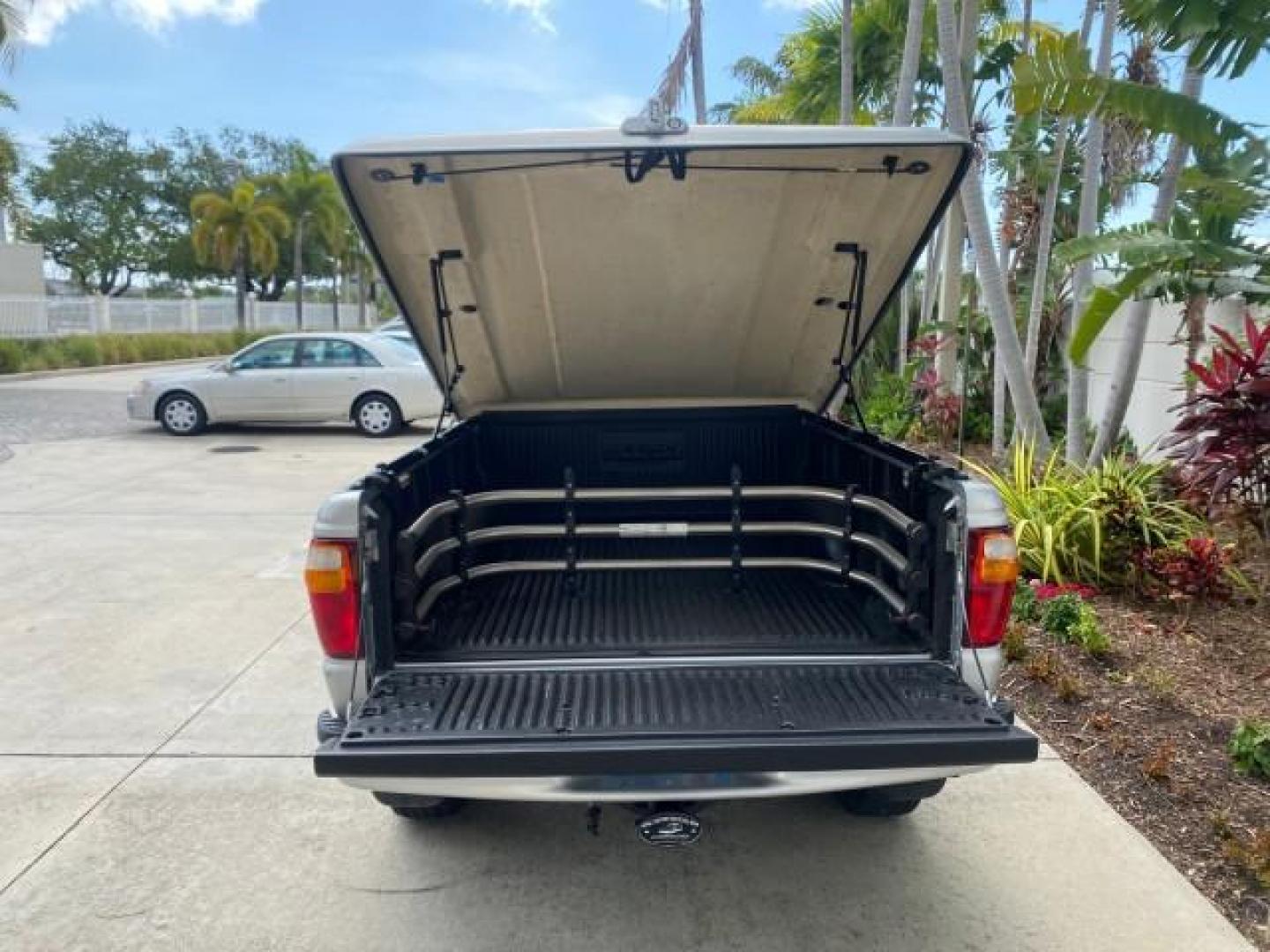2002 Platinum Frost Metallic /Medium Graphite Mazda B-Series 3000 4WD Truck SE 1 OWNER (4F4ZR17U82T) with an 3.0L MFI V6 Engine engine, Automatic transmission, located at 4701 North Dixie Hwy, Pompano Beach, FL, 33064, (954) 422-2889, 26.240938, -80.123474 - OUR WEBPAGE FLORIDACARS1.COM HAS OVER 100 PHOTOS AND FREE CARFAX LINK 2002 MAZDA B-SERIES B3000 VIN: 4F4ZR17U82TM14728 4 F 4 Z R 1 7 U 8 2 T M 1 4 7 2 8 CLUB CAB PICKUP 3.0L V6 F GASOLINE REAR WHEEL DRIVE W/ 4X4 Top Features 4WD/AWD Cloth Seats Alloy Wheels Running Boards Bed Cover Tow Hitch Bed Lin - Photo#75