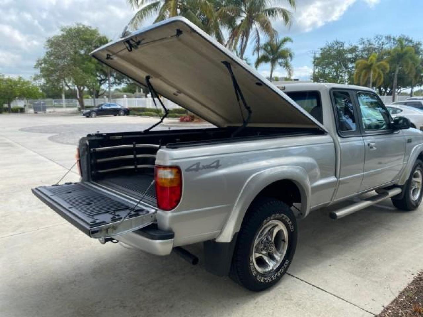 2002 Platinum Frost Metallic /Medium Graphite Mazda B-Series 3000 4WD Truck SE 1 OWNER (4F4ZR17U82T) with an 3.0L MFI V6 Engine engine, Automatic transmission, located at 4701 North Dixie Hwy, Pompano Beach, FL, 33064, (954) 422-2889, 26.240938, -80.123474 - OUR WEBPAGE FLORIDACARS1.COM HAS OVER 100 PHOTOS AND FREE CARFAX LINK 2002 MAZDA B-SERIES B3000 VIN: 4F4ZR17U82TM14728 4 F 4 Z R 1 7 U 8 2 T M 1 4 7 2 8 CLUB CAB PICKUP 3.0L V6 F GASOLINE REAR WHEEL DRIVE W/ 4X4 Top Features 4WD/AWD Cloth Seats Alloy Wheels Running Boards Bed Cover Tow Hitch Bed Lin - Photo#79