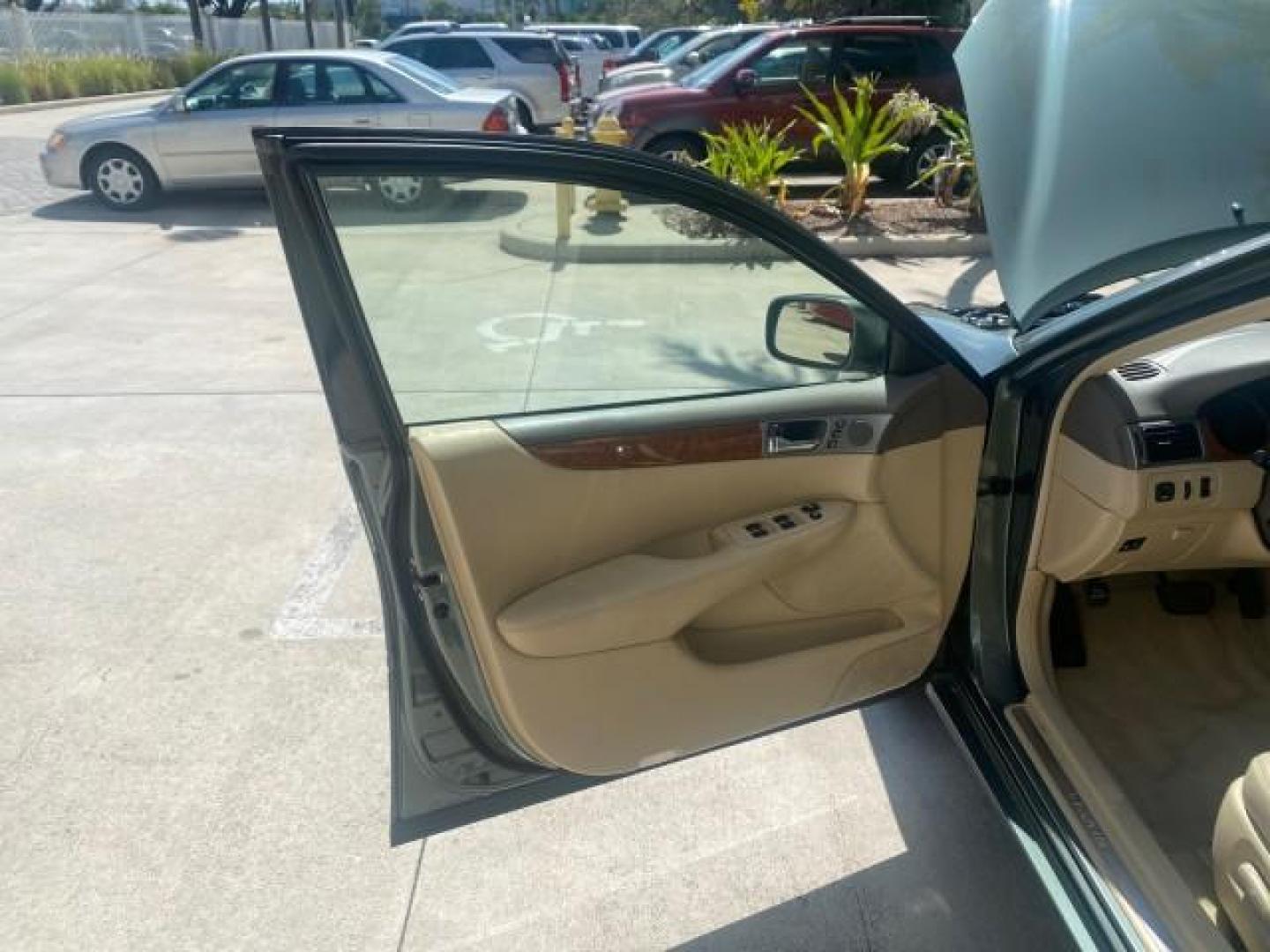 2005 Oasis Green Pearl /Ash Lexus ES 330 1 OWNER LOW MILES 62,870 (JTHBA30GX55) with an 3.3L DOHC EFI 24-Valve V6 Engine engine, Automatic transmission, located at 4701 North Dixie Hwy, Pompano Beach, FL, 33064, (954) 422-2889, 26.240938, -80.123474 - OUR WEBPAGE FLORIDACARS1.COM HAS OVER 100 PHOTOS AND FREE CARFAX LINK 2005 LEXUS ES 330 SUNROOF LOADED NON SMOKERS VIN: JTHBA30GX55134432 J T H B A 3 0 G X 5 5 1 3 4 4 3 2 SEDAN 4 DR 3.3L V6 F 24V GASOLINE 29 MPG FRONT WHEEL DRIVE Top Features A/C Seat(s) Mark Levinson Sound Alloy Wheels Memory Seat - Photo#9