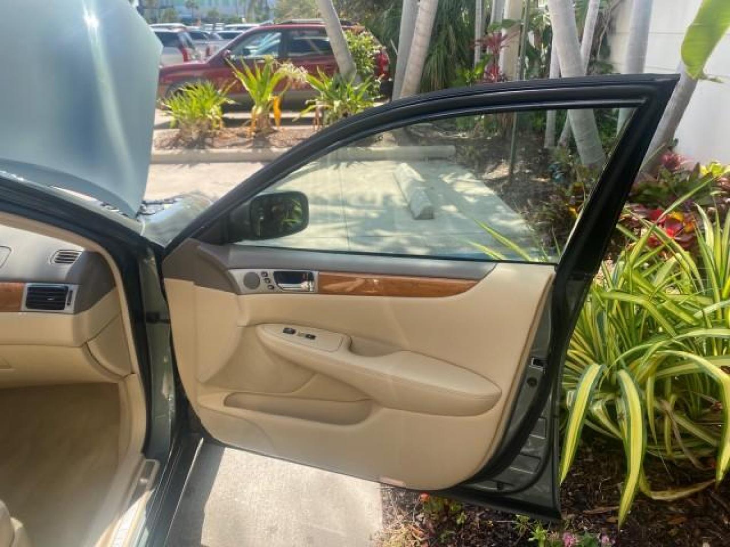 2005 Oasis Green Pearl /Ash Lexus ES 330 1 OWNER LOW MILES 62,870 (JTHBA30GX55) with an 3.3L DOHC EFI 24-Valve V6 Engine engine, Automatic transmission, located at 4701 North Dixie Hwy, Pompano Beach, FL, 33064, (954) 422-2889, 26.240938, -80.123474 - OUR WEBPAGE FLORIDACARS1.COM HAS OVER 100 PHOTOS AND FREE CARFAX LINK 2005 LEXUS ES 330 SUNROOF LOADED NON SMOKERS VIN: JTHBA30GX55134432 J T H B A 3 0 G X 5 5 1 3 4 4 3 2 SEDAN 4 DR 3.3L V6 F 24V GASOLINE 29 MPG FRONT WHEEL DRIVE Top Features A/C Seat(s) Mark Levinson Sound Alloy Wheels Memory Seat - Photo#11