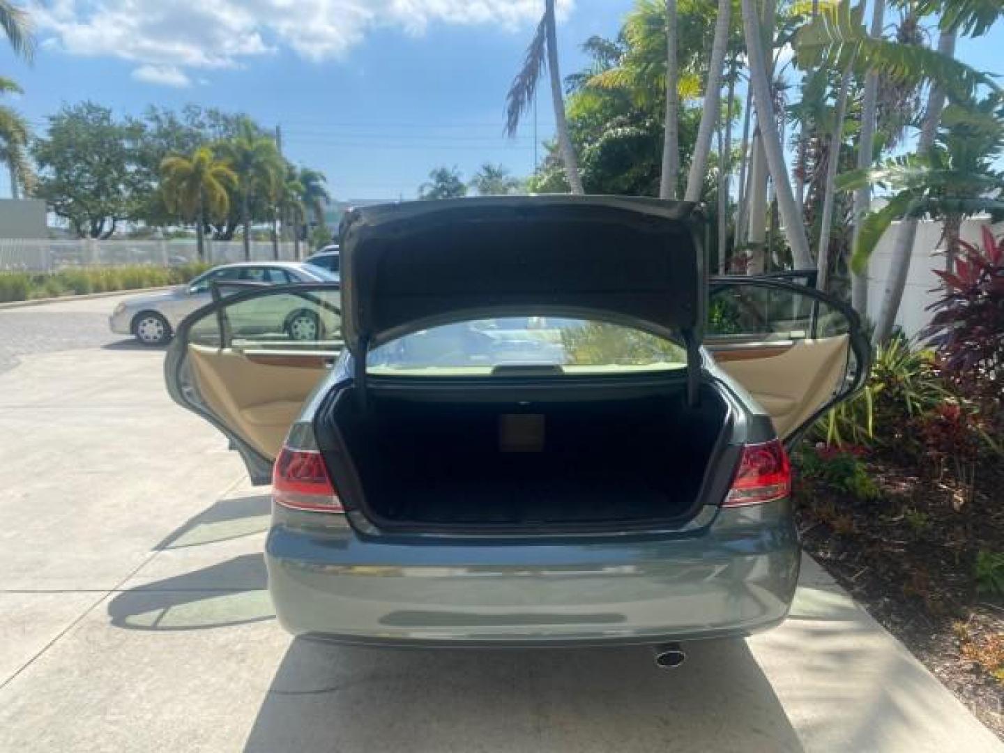 2005 Oasis Green Pearl /Ash Lexus ES 330 1 OWNER LOW MILES 62,870 (JTHBA30GX55) with an 3.3L DOHC EFI 24-Valve V6 Engine engine, Automatic transmission, located at 4701 North Dixie Hwy, Pompano Beach, FL, 33064, (954) 422-2889, 26.240938, -80.123474 - OUR WEBPAGE FLORIDACARS1.COM HAS OVER 100 PHOTOS AND FREE CARFAX LINK 2005 LEXUS ES 330 SUNROOF LOADED NON SMOKERS VIN: JTHBA30GX55134432 J T H B A 3 0 G X 5 5 1 3 4 4 3 2 SEDAN 4 DR 3.3L V6 F 24V GASOLINE 29 MPG FRONT WHEEL DRIVE Top Features A/C Seat(s) Mark Levinson Sound Alloy Wheels Memory Seat - Photo#15