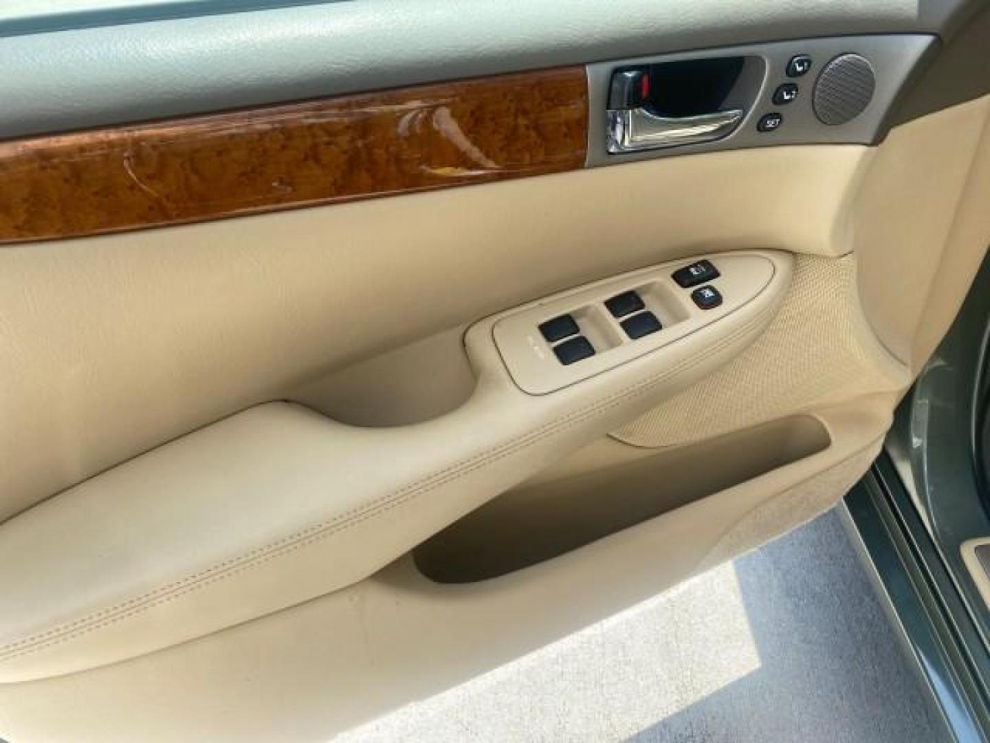 2005 Oasis Green Pearl /Ash Lexus ES 330 1 OWNER LOW MILES 62,870 (JTHBA30GX55) with an 3.3L DOHC EFI 24-Valve V6 Engine engine, Automatic transmission, located at 4701 North Dixie Hwy, Pompano Beach, FL, 33064, (954) 422-2889, 26.240938, -80.123474 - OUR WEBPAGE FLORIDACARS1.COM HAS OVER 100 PHOTOS AND FREE CARFAX LINK 2005 LEXUS ES 330 SUNROOF LOADED NON SMOKERS VIN: JTHBA30GX55134432 J T H B A 3 0 G X 5 5 1 3 4 4 3 2 SEDAN 4 DR 3.3L V6 F 24V GASOLINE 29 MPG FRONT WHEEL DRIVE Top Features A/C Seat(s) Mark Levinson Sound Alloy Wheels Memory Seat - Photo#31