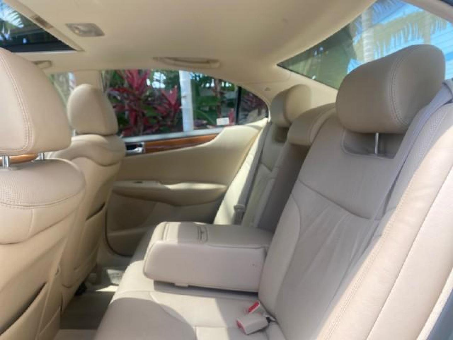 2005 Oasis Green Pearl /Ash Lexus ES 330 1 OWNER LOW MILES 62,870 (JTHBA30GX55) with an 3.3L DOHC EFI 24-Valve V6 Engine engine, Automatic transmission, located at 4701 North Dixie Hwy, Pompano Beach, FL, 33064, (954) 422-2889, 26.240938, -80.123474 - OUR WEBPAGE FLORIDACARS1.COM HAS OVER 100 PHOTOS AND FREE CARFAX LINK 2005 LEXUS ES 330 SUNROOF LOADED NON SMOKERS VIN: JTHBA30GX55134432 J T H B A 3 0 G X 5 5 1 3 4 4 3 2 SEDAN 4 DR 3.3L V6 F 24V GASOLINE 29 MPG FRONT WHEEL DRIVE Top Features A/C Seat(s) Mark Levinson Sound Alloy Wheels Memory Seat - Photo#67