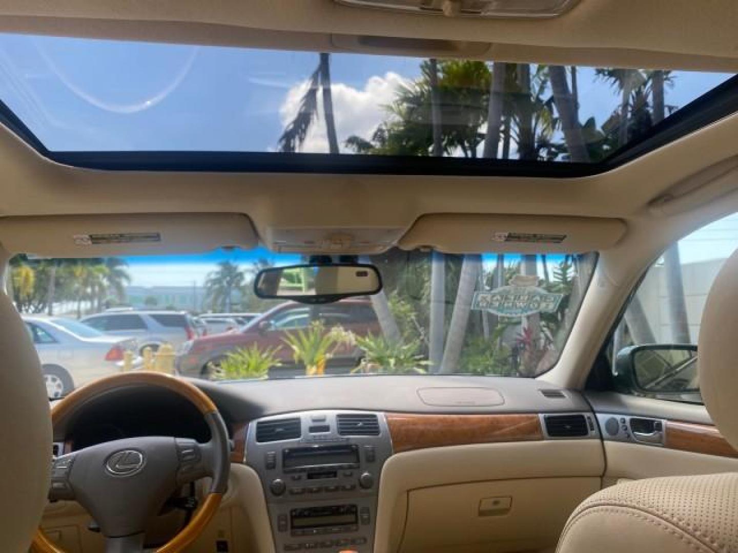2005 Oasis Green Pearl /Ash Lexus ES 330 1 OWNER LOW MILES 62,870 (JTHBA30GX55) with an 3.3L DOHC EFI 24-Valve V6 Engine engine, Automatic transmission, located at 4701 North Dixie Hwy, Pompano Beach, FL, 33064, (954) 422-2889, 26.240938, -80.123474 - OUR WEBPAGE FLORIDACARS1.COM HAS OVER 100 PHOTOS AND FREE CARFAX LINK 2005 LEXUS ES 330 SUNROOF LOADED NON SMOKERS VIN: JTHBA30GX55134432 J T H B A 3 0 G X 5 5 1 3 4 4 3 2 SEDAN 4 DR 3.3L V6 F 24V GASOLINE 29 MPG FRONT WHEEL DRIVE Top Features A/C Seat(s) Mark Levinson Sound Alloy Wheels Memory Seat - Photo#71