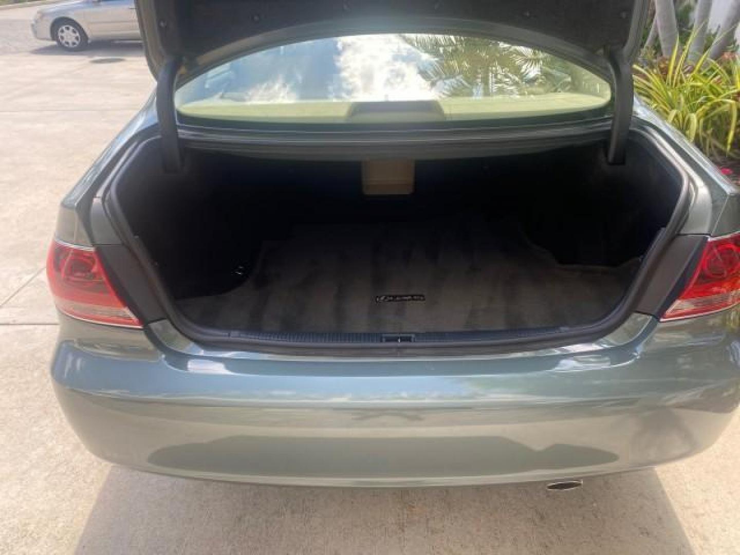 2005 Oasis Green Pearl /Ash Lexus ES 330 1 OWNER LOW MILES 62,870 (JTHBA30GX55) with an 3.3L DOHC EFI 24-Valve V6 Engine engine, Automatic transmission, located at 4701 North Dixie Hwy, Pompano Beach, FL, 33064, (954) 422-2889, 26.240938, -80.123474 - OUR WEBPAGE FLORIDACARS1.COM HAS OVER 100 PHOTOS AND FREE CARFAX LINK 2005 LEXUS ES 330 SUNROOF LOADED NON SMOKERS VIN: JTHBA30GX55134432 J T H B A 3 0 G X 5 5 1 3 4 4 3 2 SEDAN 4 DR 3.3L V6 F 24V GASOLINE 29 MPG FRONT WHEEL DRIVE Top Features A/C Seat(s) Mark Levinson Sound Alloy Wheels Memory Seat - Photo#83