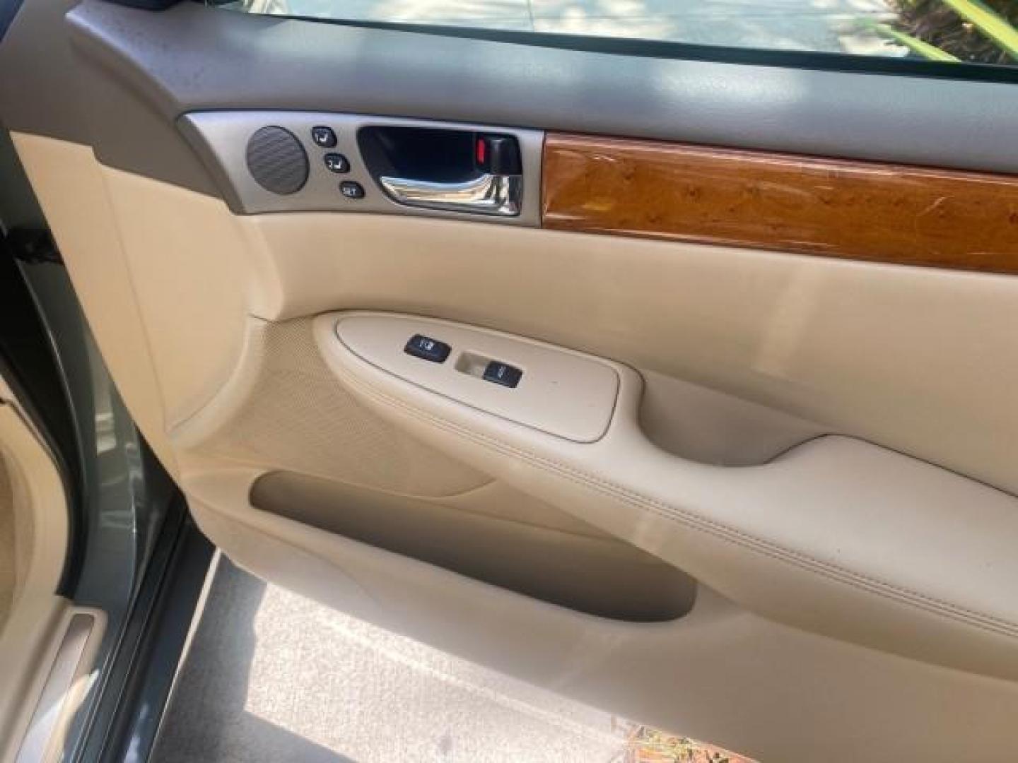 2005 Oasis Green Pearl /Ash Lexus ES 330 1 OWNER LOW MILES 62,870 (JTHBA30GX55) with an 3.3L DOHC EFI 24-Valve V6 Engine engine, Automatic transmission, located at 4701 North Dixie Hwy, Pompano Beach, FL, 33064, (954) 422-2889, 26.240938, -80.123474 - OUR WEBPAGE FLORIDACARS1.COM HAS OVER 100 PHOTOS AND FREE CARFAX LINK 2005 LEXUS ES 330 SUNROOF LOADED NON SMOKERS VIN: JTHBA30GX55134432 J T H B A 3 0 G X 5 5 1 3 4 4 3 2 SEDAN 4 DR 3.3L V6 F 24V GASOLINE 29 MPG FRONT WHEEL DRIVE Top Features A/C Seat(s) Mark Levinson Sound Alloy Wheels Memory Seat - Photo#99