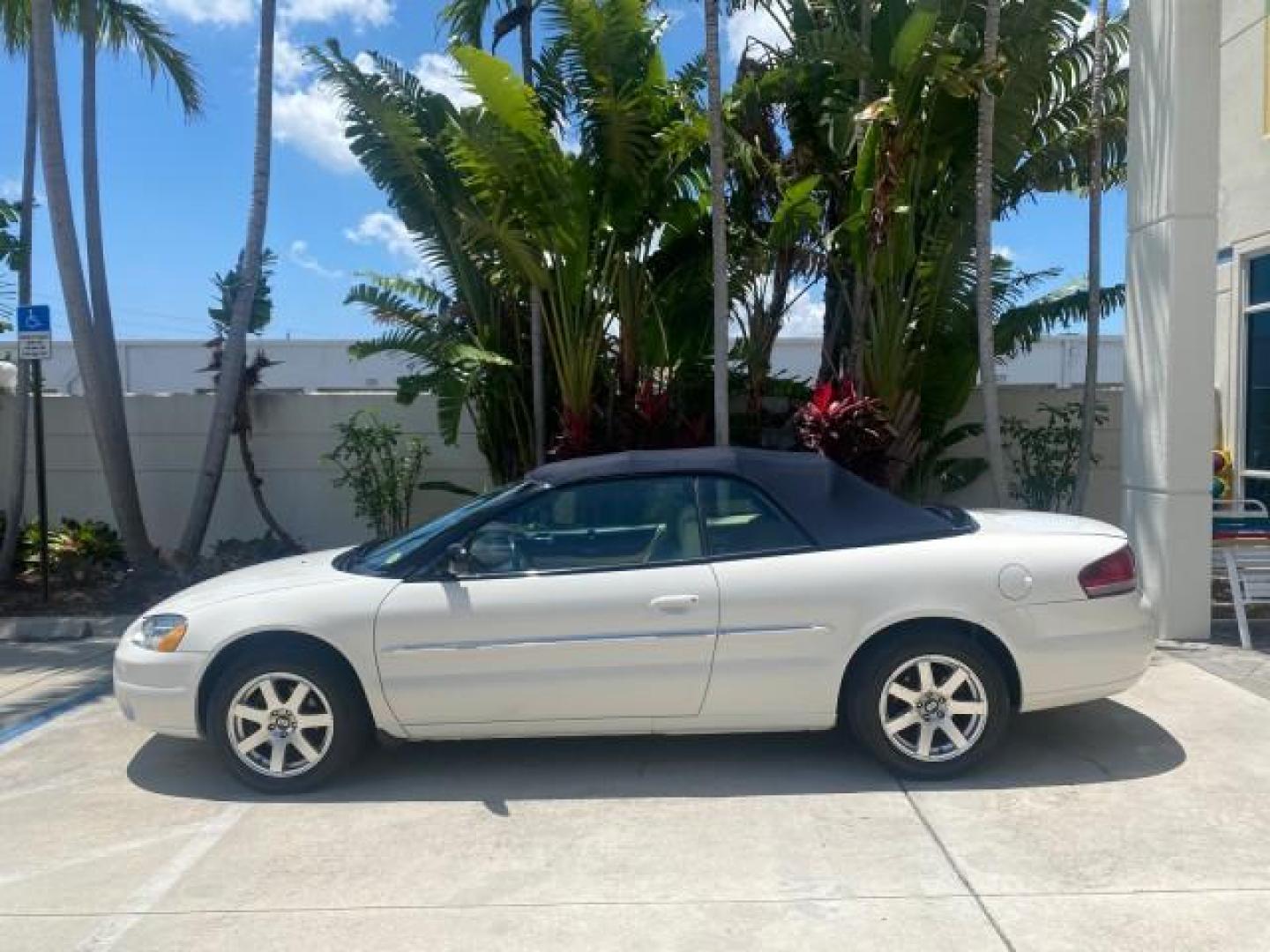 2002 Stone White /Royal Blue/Cream Chrysler Sebring Limited FL LOW MILES 34,440 (1C3EL65R52N) with an 2.7L MFI DOHC 24-Valve V6 Engine engine, Automatic transmission, located at 4701 North Dixie Hwy, Pompano Beach, FL, 33064, (954) 422-2889, 26.240938, -80.123474 - OUR WEBPAGE FLORIDACARS1.COM HAS OVER 100 PHOTOS AND FREE CARFAX LINK 2002 CHRYSLER SEBRING LIMITED VIN: 1C3EL65R52N169318 1 C 3 E L 6 5 R 5 2 N 1 6 9 3 1 8 CONVERTIBLE 2.7L V6 F DOHC GASOLINE FRONT WHEEL DRIVE Top Features Alloy Wheels Soft Top Infinity Sound System Sunroof(s) Leather Seats Basic F - Photo#4