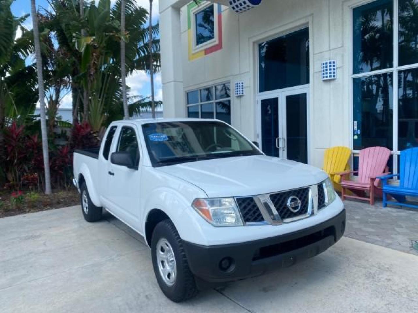 2006 Avalanche /Steel Nissan Frontier XE LOW MILES NO ACCIDENTS (1N6BD06TX6C) with an 2.5L DOHC 16-Valve 4-Cyl Engine engine, Automatic transmission, located at 4701 North Dixie Hwy, Pompano Beach, FL, 33064, (954) 422-2889, 26.240938, -80.123474 - OUR WEBPAGE FLORIDACARS1.COM HAS OVER 100 PHOTOS AND FREE CARFAX LINK 2006 NISSAN FRONTIER XE VIN: 1N6BD06TX6C402109 1 N 6 B D 0 6 T X 6 C 4 0 2 1 0 9 CLUB CAB PICKUP 4 DR 2.5L I4 F DOHC 16V 4 CYL 24 MPG GASOLINE REAR WHEEL DRIVE Top Features Bed Liner Tow Hitch Cloth Seats Basic Features ABS Brakes - Photo#1