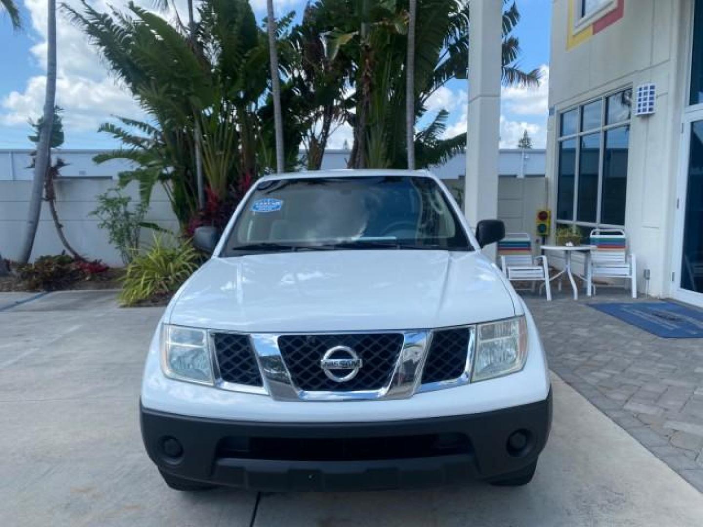 2006 Avalanche /Steel Nissan Frontier XE LOW MILES NO ACCIDENTS (1N6BD06TX6C) with an 2.5L DOHC 16-Valve 4-Cyl Engine engine, Automatic transmission, located at 4701 North Dixie Hwy, Pompano Beach, FL, 33064, (954) 422-2889, 26.240938, -80.123474 - OUR WEBPAGE FLORIDACARS1.COM HAS OVER 100 PHOTOS AND FREE CARFAX LINK 2006 NISSAN FRONTIER XE VIN: 1N6BD06TX6C402109 1 N 6 B D 0 6 T X 6 C 4 0 2 1 0 9 CLUB CAB PICKUP 4 DR 2.5L I4 F DOHC 16V 4 CYL 24 MPG GASOLINE REAR WHEEL DRIVE Top Features Bed Liner Tow Hitch Cloth Seats Basic Features ABS Brakes - Photo#2
