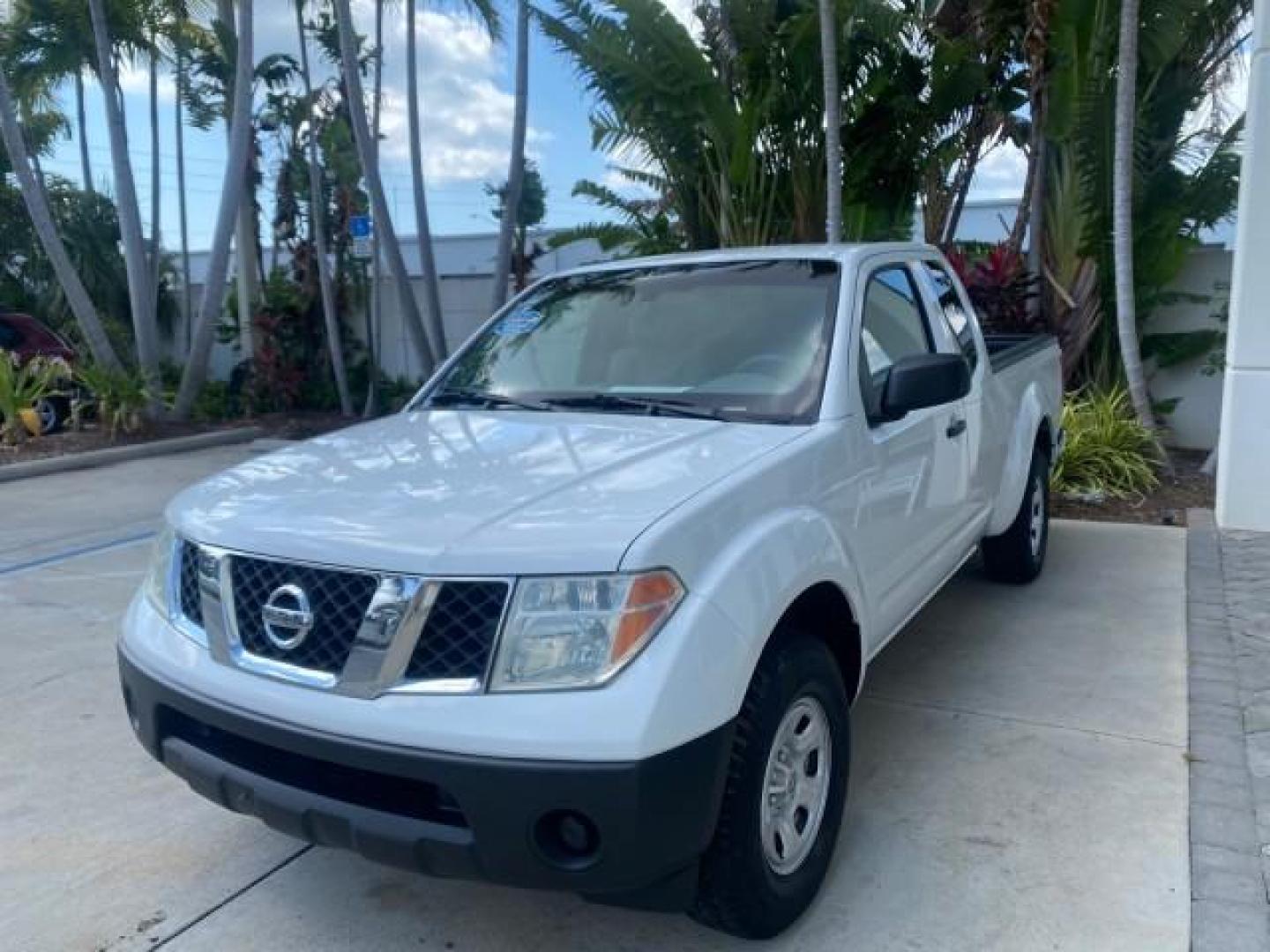 2006 Avalanche /Steel Nissan Frontier XE LOW MILES NO ACCIDENTS (1N6BD06TX6C) with an 2.5L DOHC 16-Valve 4-Cyl Engine engine, Automatic transmission, located at 4701 North Dixie Hwy, Pompano Beach, FL, 33064, (954) 422-2889, 26.240938, -80.123474 - OUR WEBPAGE FLORIDACARS1.COM HAS OVER 100 PHOTOS AND FREE CARFAX LINK 2006 NISSAN FRONTIER XE VIN: 1N6BD06TX6C402109 1 N 6 B D 0 6 T X 6 C 4 0 2 1 0 9 CLUB CAB PICKUP 4 DR 2.5L I4 F DOHC 16V 4 CYL 24 MPG GASOLINE REAR WHEEL DRIVE Top Features Bed Liner Tow Hitch Cloth Seats Basic Features ABS Brakes - Photo#3
