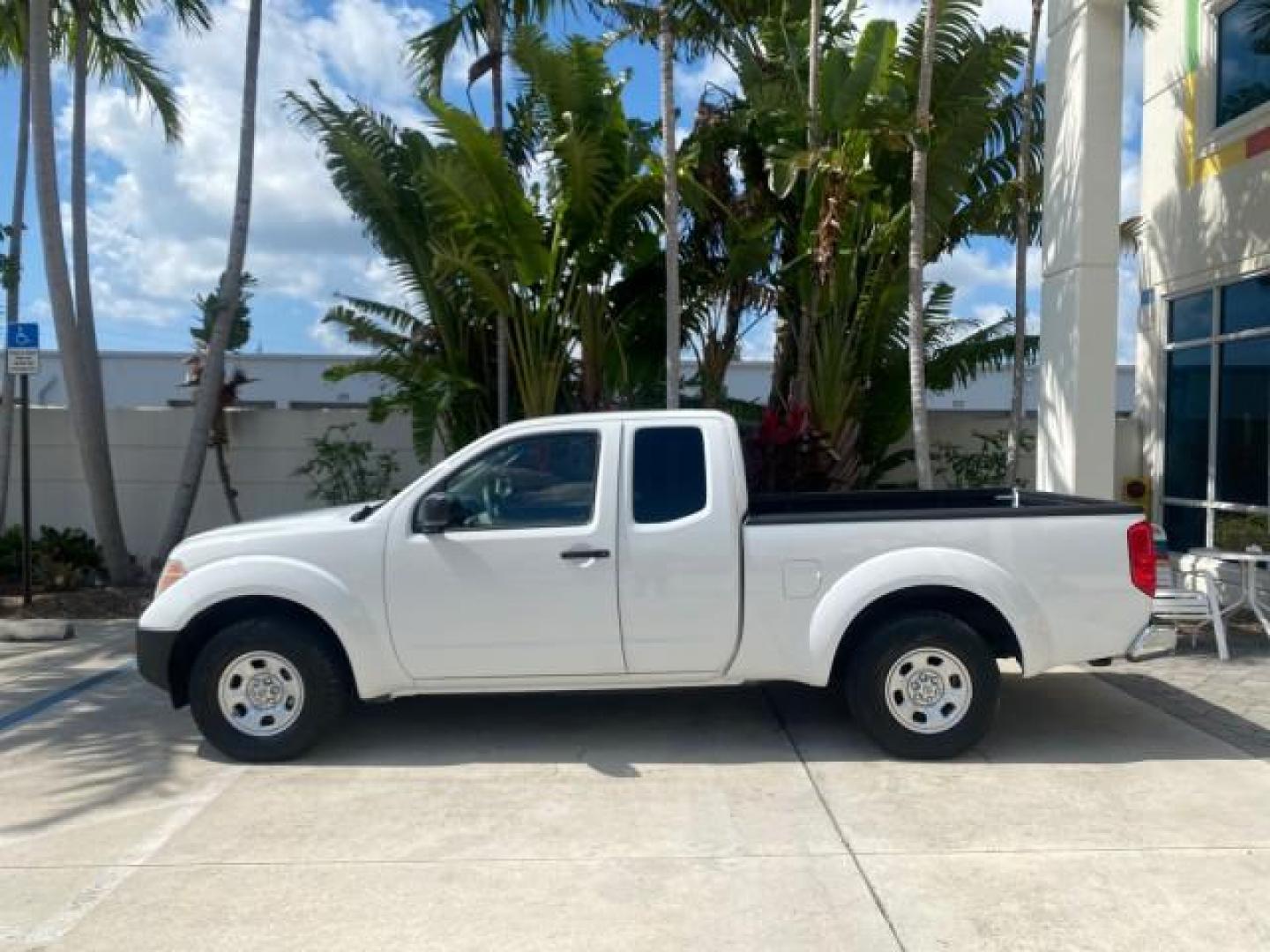 2006 Avalanche /Steel Nissan Frontier XE LOW MILES NO ACCIDENTS (1N6BD06TX6C) with an 2.5L DOHC 16-Valve 4-Cyl Engine engine, Automatic transmission, located at 4701 North Dixie Hwy, Pompano Beach, FL, 33064, (954) 422-2889, 26.240938, -80.123474 - OUR WEBPAGE FLORIDACARS1.COM HAS OVER 100 PHOTOS AND FREE CARFAX LINK 2006 NISSAN FRONTIER XE VIN: 1N6BD06TX6C402109 1 N 6 B D 0 6 T X 6 C 4 0 2 1 0 9 CLUB CAB PICKUP 4 DR 2.5L I4 F DOHC 16V 4 CYL 24 MPG GASOLINE REAR WHEEL DRIVE Top Features Bed Liner Tow Hitch Cloth Seats Basic Features ABS Brakes - Photo#4