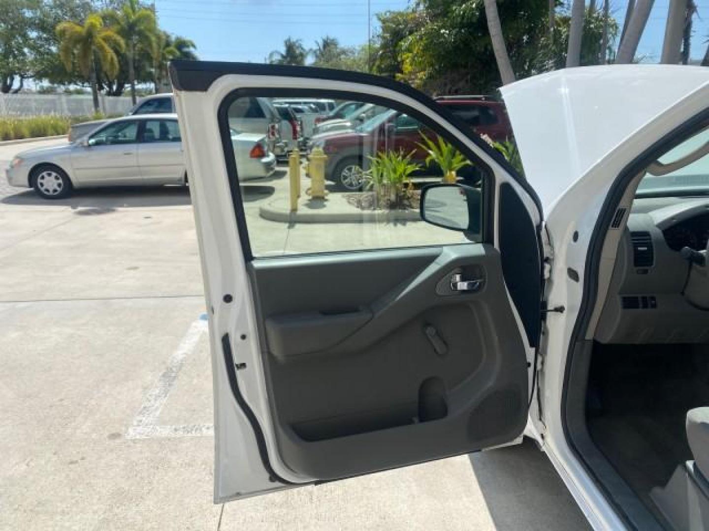 2006 Avalanche /Steel Nissan Frontier XE LOW MILES NO ACCIDENTS (1N6BD06TX6C) with an 2.5L DOHC 16-Valve 4-Cyl Engine engine, Automatic transmission, located at 4701 North Dixie Hwy, Pompano Beach, FL, 33064, (954) 422-2889, 26.240938, -80.123474 - OUR WEBPAGE FLORIDACARS1.COM HAS OVER 100 PHOTOS AND FREE CARFAX LINK 2006 NISSAN FRONTIER XE VIN: 1N6BD06TX6C402109 1 N 6 B D 0 6 T X 6 C 4 0 2 1 0 9 CLUB CAB PICKUP 4 DR 2.5L I4 F DOHC 16V 4 CYL 24 MPG GASOLINE REAR WHEEL DRIVE Top Features Bed Liner Tow Hitch Cloth Seats Basic Features ABS Brakes - Photo#9