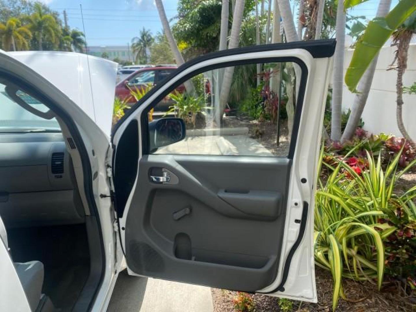2006 Avalanche /Steel Nissan Frontier XE LOW MILES NO ACCIDENTS (1N6BD06TX6C) with an 2.5L DOHC 16-Valve 4-Cyl Engine engine, Automatic transmission, located at 4701 North Dixie Hwy, Pompano Beach, FL, 33064, (954) 422-2889, 26.240938, -80.123474 - OUR WEBPAGE FLORIDACARS1.COM HAS OVER 100 PHOTOS AND FREE CARFAX LINK 2006 NISSAN FRONTIER XE VIN: 1N6BD06TX6C402109 1 N 6 B D 0 6 T X 6 C 4 0 2 1 0 9 CLUB CAB PICKUP 4 DR 2.5L I4 F DOHC 16V 4 CYL 24 MPG GASOLINE REAR WHEEL DRIVE Top Features Bed Liner Tow Hitch Cloth Seats Basic Features ABS Brakes - Photo#11