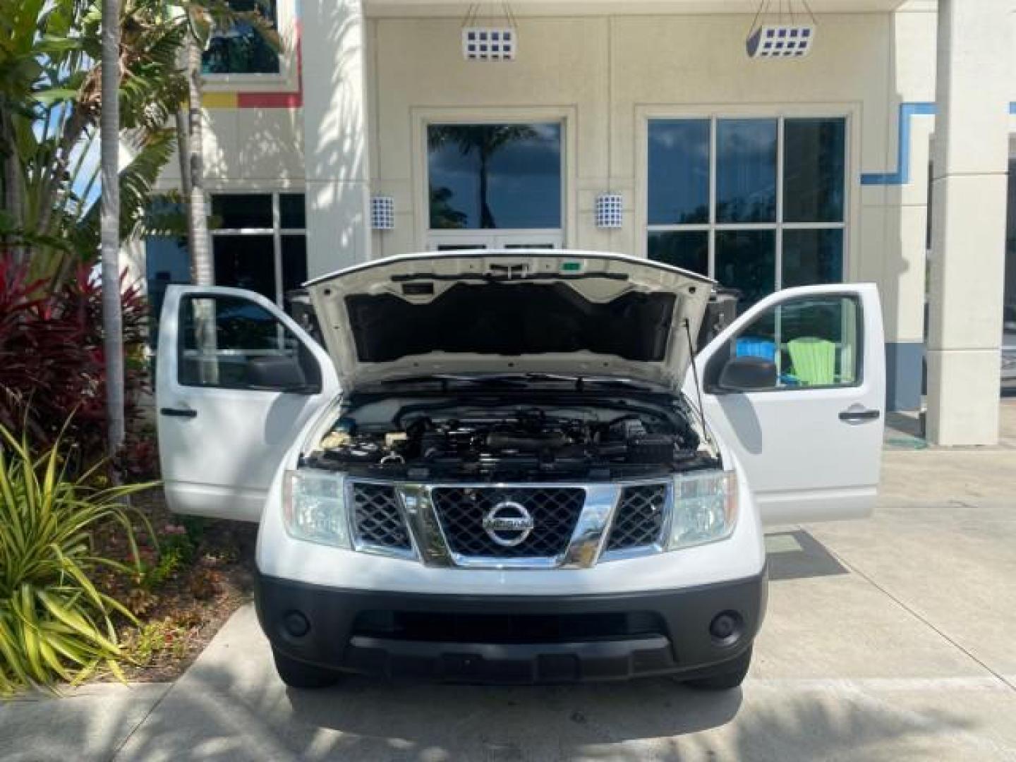 2006 Avalanche /Steel Nissan Frontier XE LOW MILES NO ACCIDENTS (1N6BD06TX6C) with an 2.5L DOHC 16-Valve 4-Cyl Engine engine, Automatic transmission, located at 4701 North Dixie Hwy, Pompano Beach, FL, 33064, (954) 422-2889, 26.240938, -80.123474 - OUR WEBPAGE FLORIDACARS1.COM HAS OVER 100 PHOTOS AND FREE CARFAX LINK 2006 NISSAN FRONTIER XE VIN: 1N6BD06TX6C402109 1 N 6 B D 0 6 T X 6 C 4 0 2 1 0 9 CLUB CAB PICKUP 4 DR 2.5L I4 F DOHC 16V 4 CYL 24 MPG GASOLINE REAR WHEEL DRIVE Top Features Bed Liner Tow Hitch Cloth Seats Basic Features ABS Brakes - Photo#16