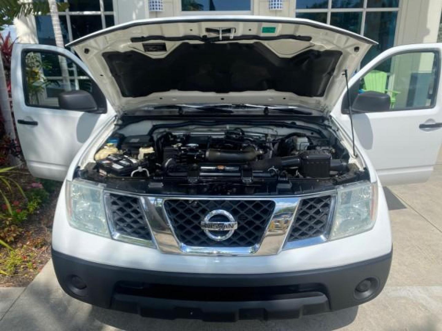 2006 Avalanche /Steel Nissan Frontier XE LOW MILES NO ACCIDENTS (1N6BD06TX6C) with an 2.5L DOHC 16-Valve 4-Cyl Engine engine, Automatic transmission, located at 4701 North Dixie Hwy, Pompano Beach, FL, 33064, (954) 422-2889, 26.240938, -80.123474 - OUR WEBPAGE FLORIDACARS1.COM HAS OVER 100 PHOTOS AND FREE CARFAX LINK 2006 NISSAN FRONTIER XE VIN: 1N6BD06TX6C402109 1 N 6 B D 0 6 T X 6 C 4 0 2 1 0 9 CLUB CAB PICKUP 4 DR 2.5L I4 F DOHC 16V 4 CYL 24 MPG GASOLINE REAR WHEEL DRIVE Top Features Bed Liner Tow Hitch Cloth Seats Basic Features ABS Brakes - Photo#17