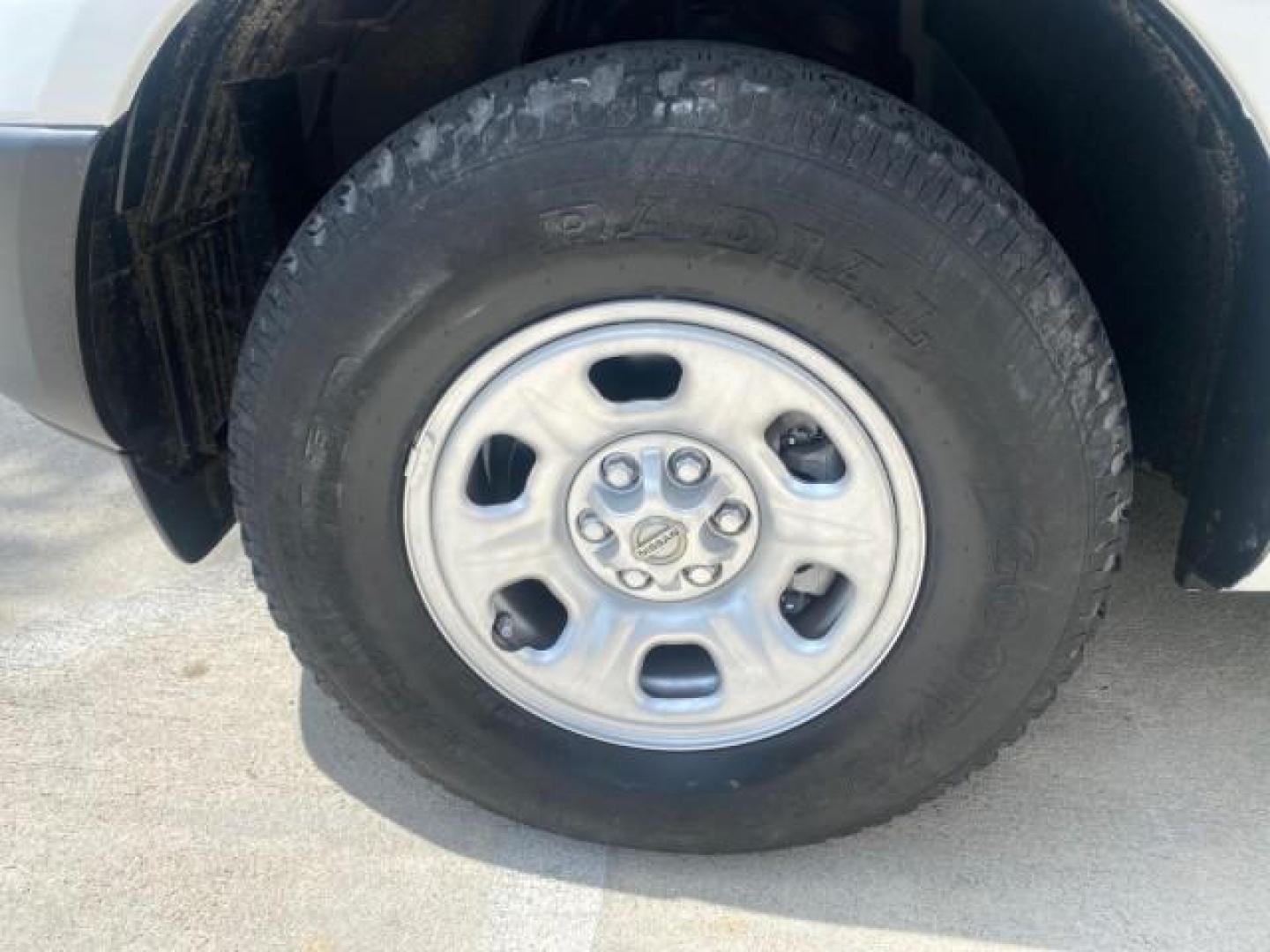 2006 Avalanche /Steel Nissan Frontier XE LOW MILES NO ACCIDENTS (1N6BD06TX6C) with an 2.5L DOHC 16-Valve 4-Cyl Engine engine, Automatic transmission, located at 4701 North Dixie Hwy, Pompano Beach, FL, 33064, (954) 422-2889, 26.240938, -80.123474 - OUR WEBPAGE FLORIDACARS1.COM HAS OVER 100 PHOTOS AND FREE CARFAX LINK 2006 NISSAN FRONTIER XE VIN: 1N6BD06TX6C402109 1 N 6 B D 0 6 T X 6 C 4 0 2 1 0 9 CLUB CAB PICKUP 4 DR 2.5L I4 F DOHC 16V 4 CYL 24 MPG GASOLINE REAR WHEEL DRIVE Top Features Bed Liner Tow Hitch Cloth Seats Basic Features ABS Brakes - Photo#19