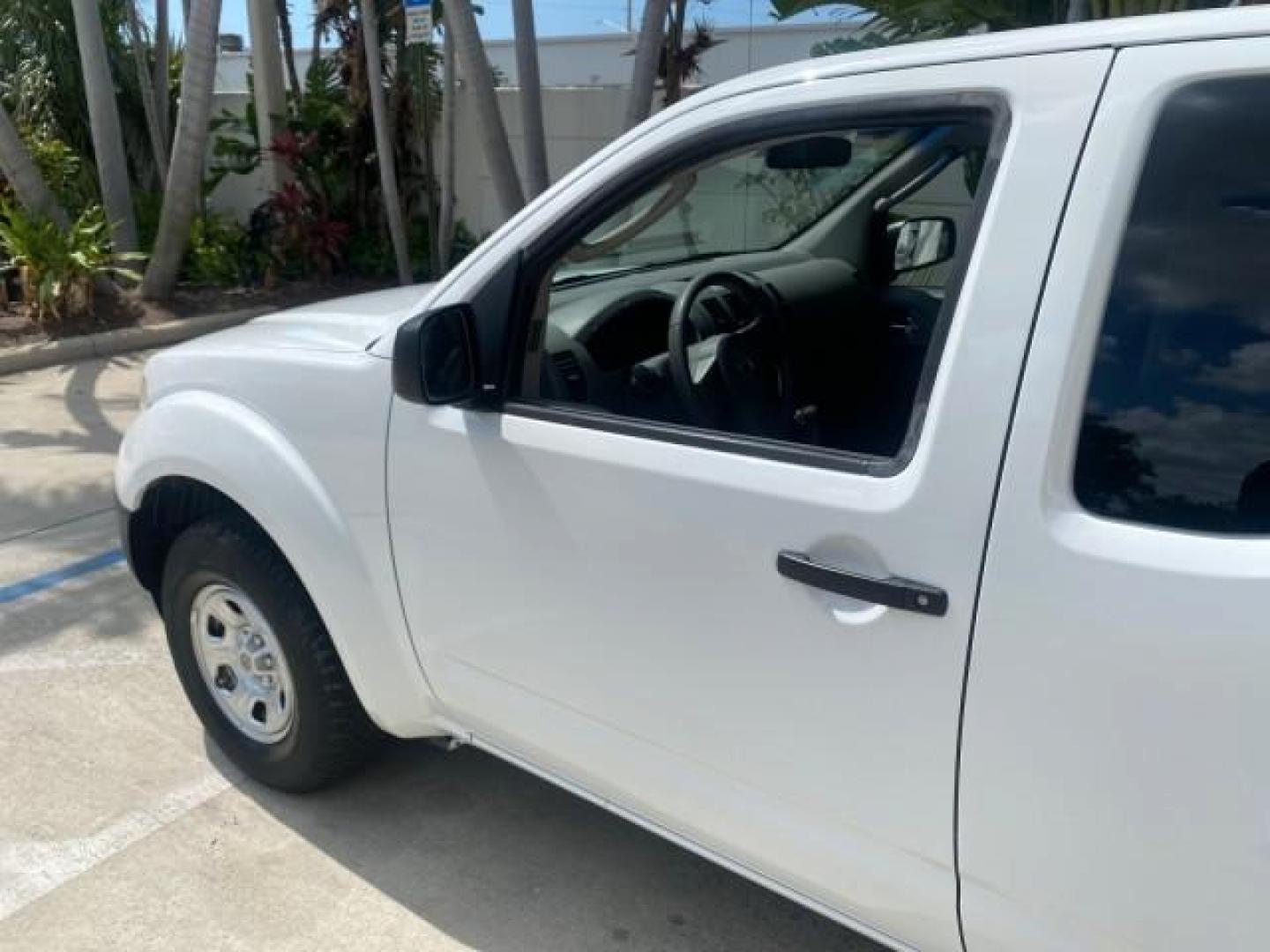 2006 Avalanche /Steel Nissan Frontier XE LOW MILES NO ACCIDENTS (1N6BD06TX6C) with an 2.5L DOHC 16-Valve 4-Cyl Engine engine, Automatic transmission, located at 4701 North Dixie Hwy, Pompano Beach, FL, 33064, (954) 422-2889, 26.240938, -80.123474 - OUR WEBPAGE FLORIDACARS1.COM HAS OVER 100 PHOTOS AND FREE CARFAX LINK 2006 NISSAN FRONTIER XE VIN: 1N6BD06TX6C402109 1 N 6 B D 0 6 T X 6 C 4 0 2 1 0 9 CLUB CAB PICKUP 4 DR 2.5L I4 F DOHC 16V 4 CYL 24 MPG GASOLINE REAR WHEEL DRIVE Top Features Bed Liner Tow Hitch Cloth Seats Basic Features ABS Brakes - Photo#27