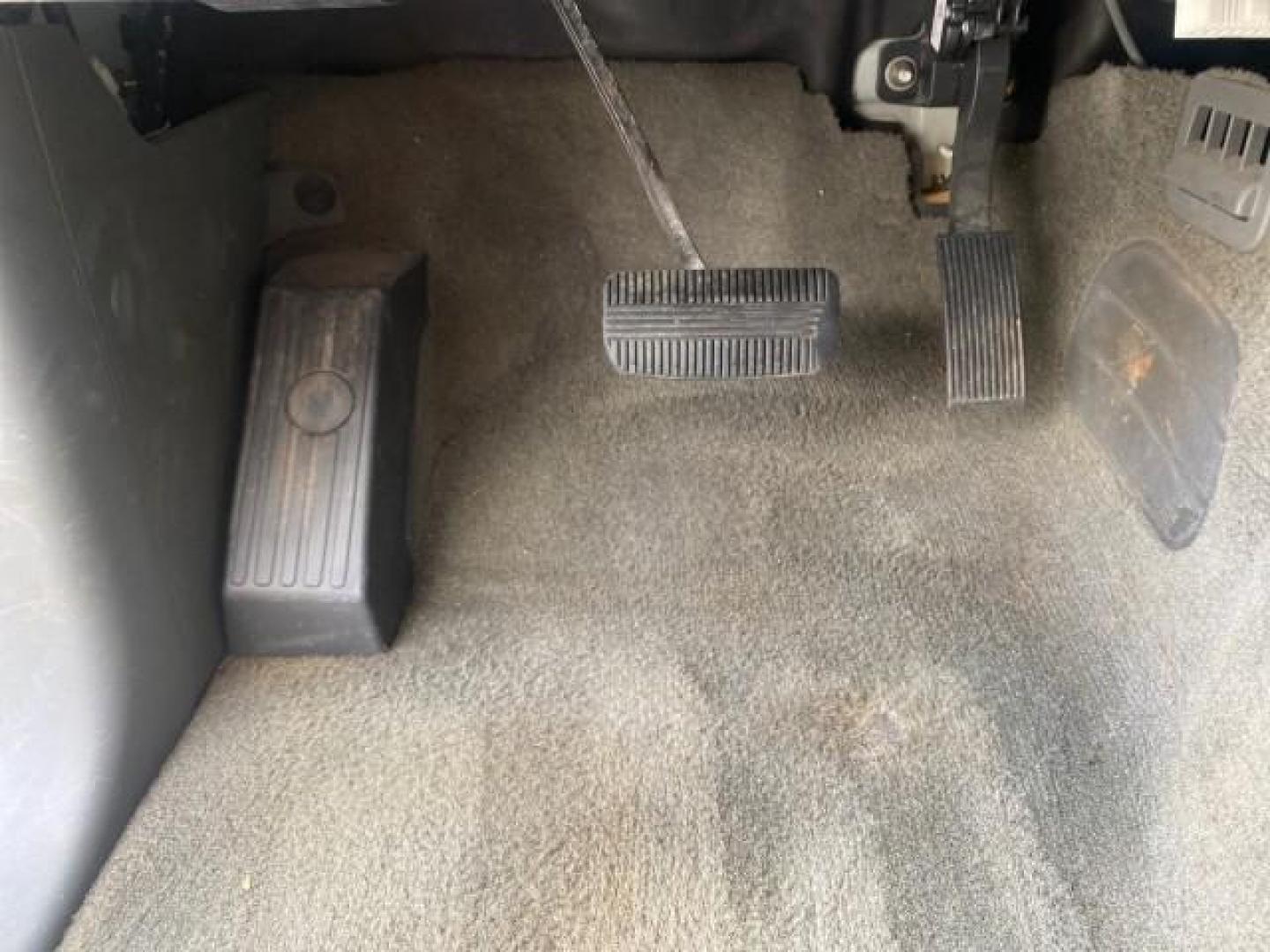 2006 Avalanche /Steel Nissan Frontier XE LOW MILES NO ACCIDENTS (1N6BD06TX6C) with an 2.5L DOHC 16-Valve 4-Cyl Engine engine, Automatic transmission, located at 4701 North Dixie Hwy, Pompano Beach, FL, 33064, (954) 422-2889, 26.240938, -80.123474 - OUR WEBPAGE FLORIDACARS1.COM HAS OVER 100 PHOTOS AND FREE CARFAX LINK 2006 NISSAN FRONTIER XE VIN: 1N6BD06TX6C402109 1 N 6 B D 0 6 T X 6 C 4 0 2 1 0 9 CLUB CAB PICKUP 4 DR 2.5L I4 F DOHC 16V 4 CYL 24 MPG GASOLINE REAR WHEEL DRIVE Top Features Bed Liner Tow Hitch Cloth Seats Basic Features ABS Brakes - Photo#47