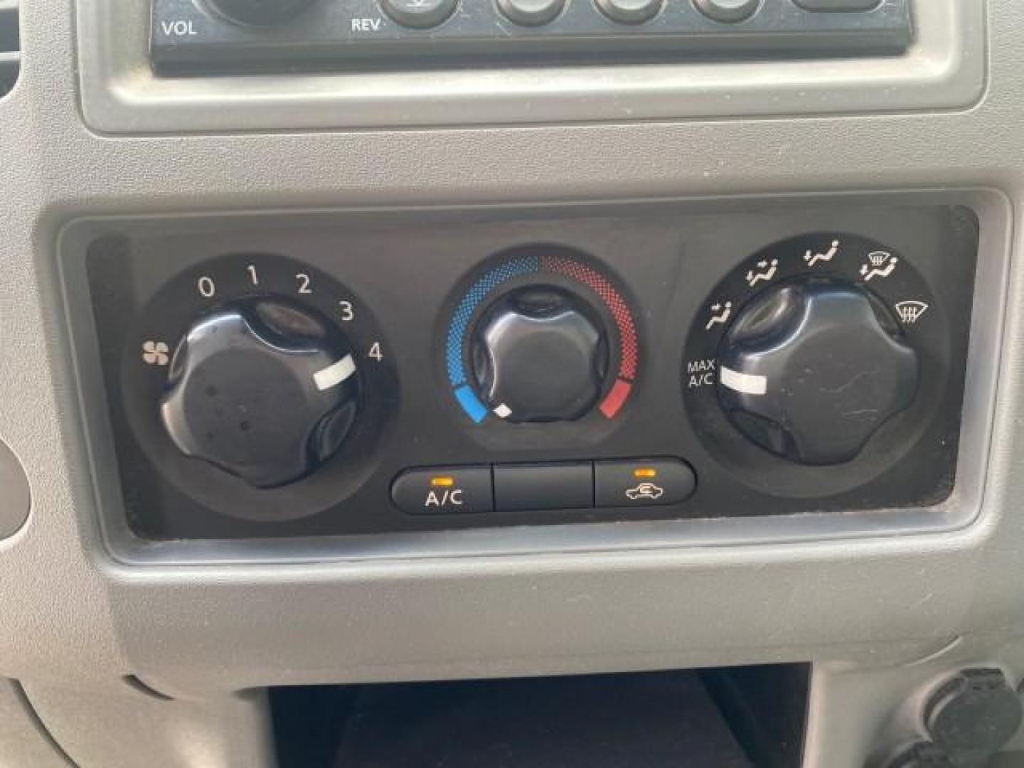 2006 Avalanche /Steel Nissan Frontier XE LOW MILES NO ACCIDENTS (1N6BD06TX6C) with an 2.5L DOHC 16-Valve 4-Cyl Engine engine, Automatic transmission, located at 4701 North Dixie Hwy, Pompano Beach, FL, 33064, (954) 422-2889, 26.240938, -80.123474 - OUR WEBPAGE FLORIDACARS1.COM HAS OVER 100 PHOTOS AND FREE CARFAX LINK 2006 NISSAN FRONTIER XE VIN: 1N6BD06TX6C402109 1 N 6 B D 0 6 T X 6 C 4 0 2 1 0 9 CLUB CAB PICKUP 4 DR 2.5L I4 F DOHC 16V 4 CYL 24 MPG GASOLINE REAR WHEEL DRIVE Top Features Bed Liner Tow Hitch Cloth Seats Basic Features ABS Brakes - Photo#49