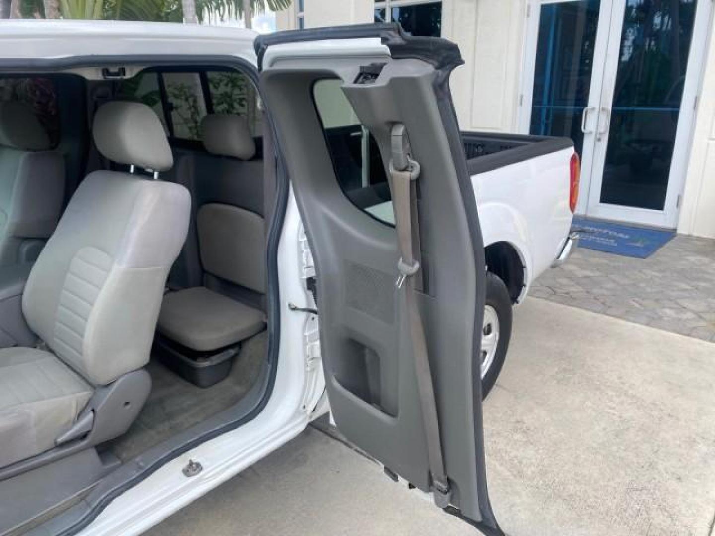 2006 Avalanche /Steel Nissan Frontier XE LOW MILES NO ACCIDENTS (1N6BD06TX6C) with an 2.5L DOHC 16-Valve 4-Cyl Engine engine, Automatic transmission, located at 4701 North Dixie Hwy, Pompano Beach, FL, 33064, (954) 422-2889, 26.240938, -80.123474 - OUR WEBPAGE FLORIDACARS1.COM HAS OVER 100 PHOTOS AND FREE CARFAX LINK 2006 NISSAN FRONTIER XE VIN: 1N6BD06TX6C402109 1 N 6 B D 0 6 T X 6 C 4 0 2 1 0 9 CLUB CAB PICKUP 4 DR 2.5L I4 F DOHC 16V 4 CYL 24 MPG GASOLINE REAR WHEEL DRIVE Top Features Bed Liner Tow Hitch Cloth Seats Basic Features ABS Brakes - Photo#57