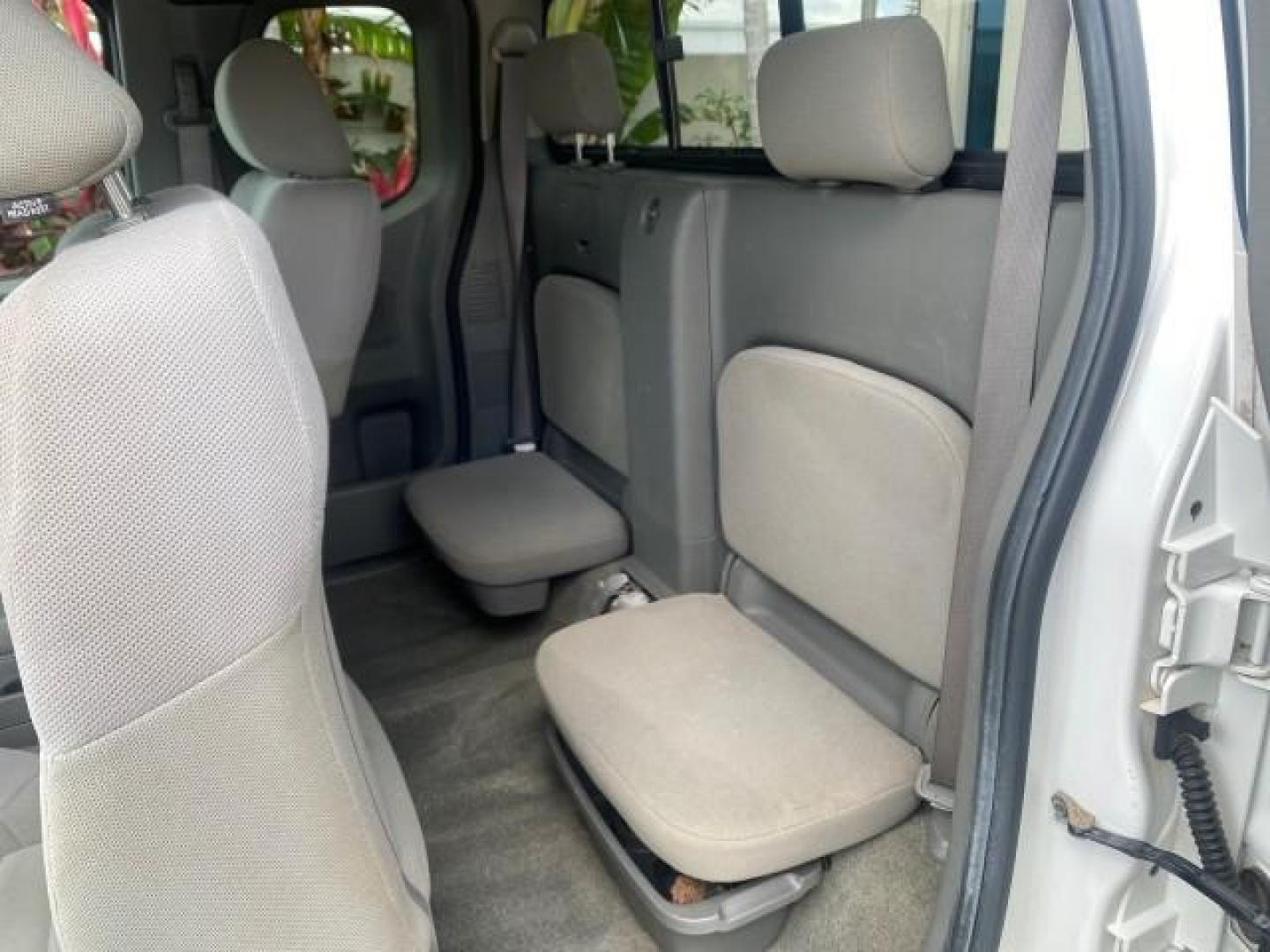 2006 Avalanche /Steel Nissan Frontier XE LOW MILES NO ACCIDENTS (1N6BD06TX6C) with an 2.5L DOHC 16-Valve 4-Cyl Engine engine, Automatic transmission, located at 4701 North Dixie Hwy, Pompano Beach, FL, 33064, (954) 422-2889, 26.240938, -80.123474 - OUR WEBPAGE FLORIDACARS1.COM HAS OVER 100 PHOTOS AND FREE CARFAX LINK 2006 NISSAN FRONTIER XE VIN: 1N6BD06TX6C402109 1 N 6 B D 0 6 T X 6 C 4 0 2 1 0 9 CLUB CAB PICKUP 4 DR 2.5L I4 F DOHC 16V 4 CYL 24 MPG GASOLINE REAR WHEEL DRIVE Top Features Bed Liner Tow Hitch Cloth Seats Basic Features ABS Brakes - Photo#58
