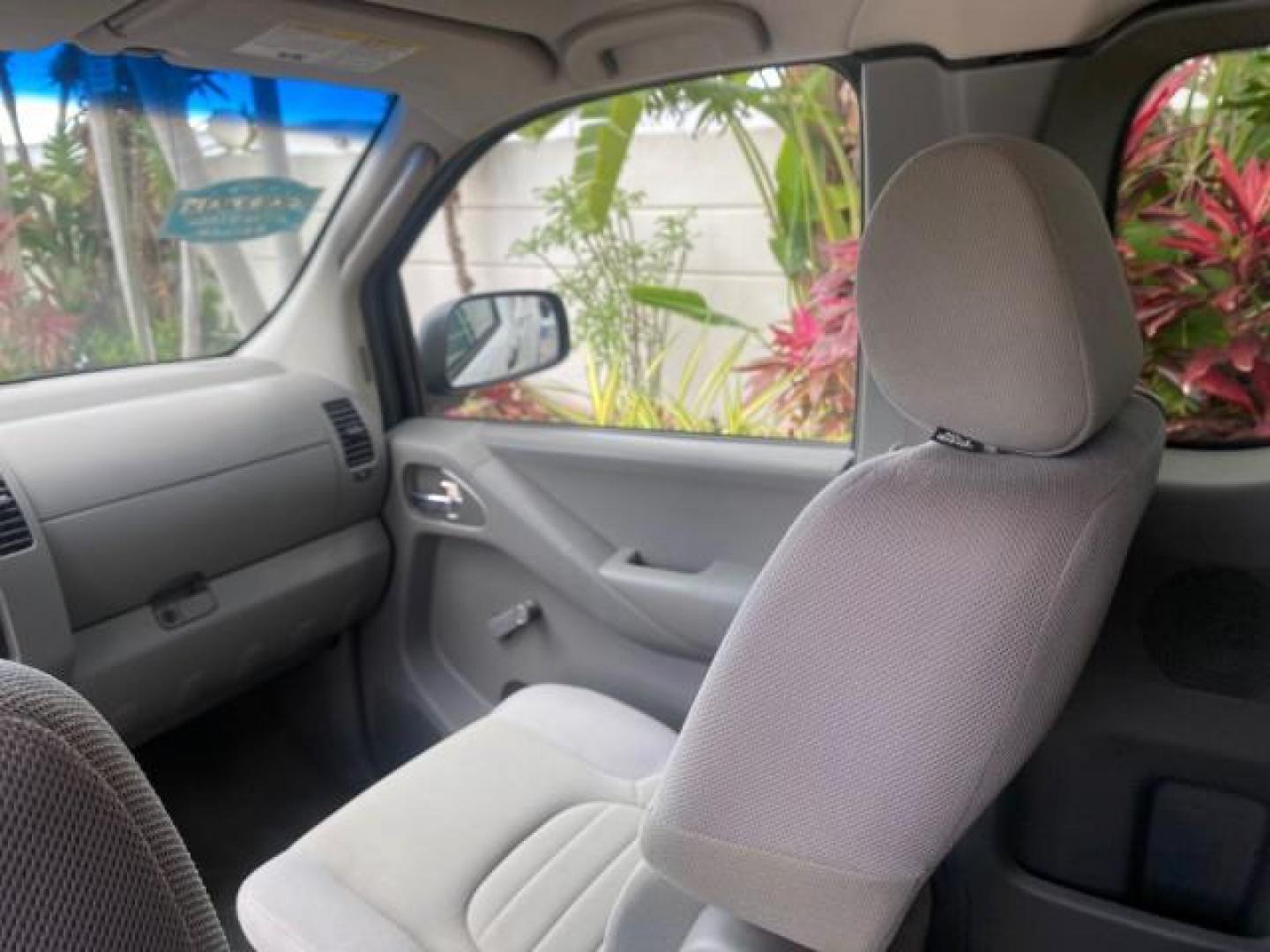 2006 Avalanche /Steel Nissan Frontier XE LOW MILES NO ACCIDENTS (1N6BD06TX6C) with an 2.5L DOHC 16-Valve 4-Cyl Engine engine, Automatic transmission, located at 4701 North Dixie Hwy, Pompano Beach, FL, 33064, (954) 422-2889, 26.240938, -80.123474 - OUR WEBPAGE FLORIDACARS1.COM HAS OVER 100 PHOTOS AND FREE CARFAX LINK 2006 NISSAN FRONTIER XE VIN: 1N6BD06TX6C402109 1 N 6 B D 0 6 T X 6 C 4 0 2 1 0 9 CLUB CAB PICKUP 4 DR 2.5L I4 F DOHC 16V 4 CYL 24 MPG GASOLINE REAR WHEEL DRIVE Top Features Bed Liner Tow Hitch Cloth Seats Basic Features ABS Brakes - Photo#64