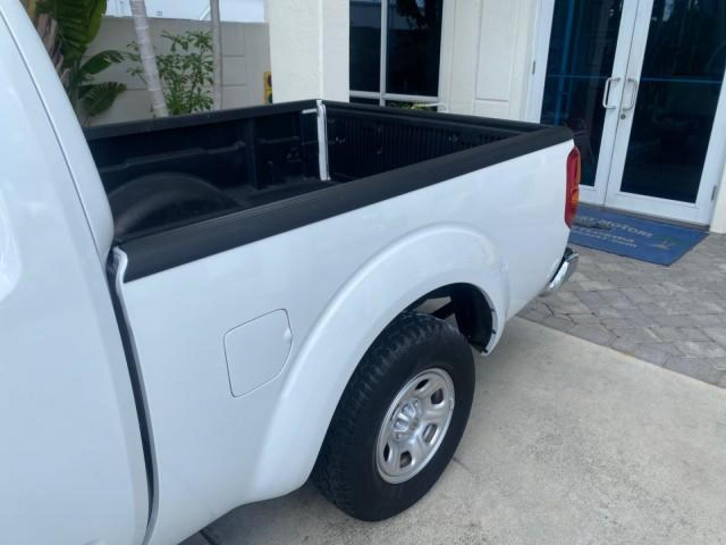 2006 Avalanche /Steel Nissan Frontier XE LOW MILES NO ACCIDENTS (1N6BD06TX6C) with an 2.5L DOHC 16-Valve 4-Cyl Engine engine, Automatic transmission, located at 4701 North Dixie Hwy, Pompano Beach, FL, 33064, (954) 422-2889, 26.240938, -80.123474 - OUR WEBPAGE FLORIDACARS1.COM HAS OVER 100 PHOTOS AND FREE CARFAX LINK 2006 NISSAN FRONTIER XE VIN: 1N6BD06TX6C402109 1 N 6 B D 0 6 T X 6 C 4 0 2 1 0 9 CLUB CAB PICKUP 4 DR 2.5L I4 F DOHC 16V 4 CYL 24 MPG GASOLINE REAR WHEEL DRIVE Top Features Bed Liner Tow Hitch Cloth Seats Basic Features ABS Brakes - Photo#65
