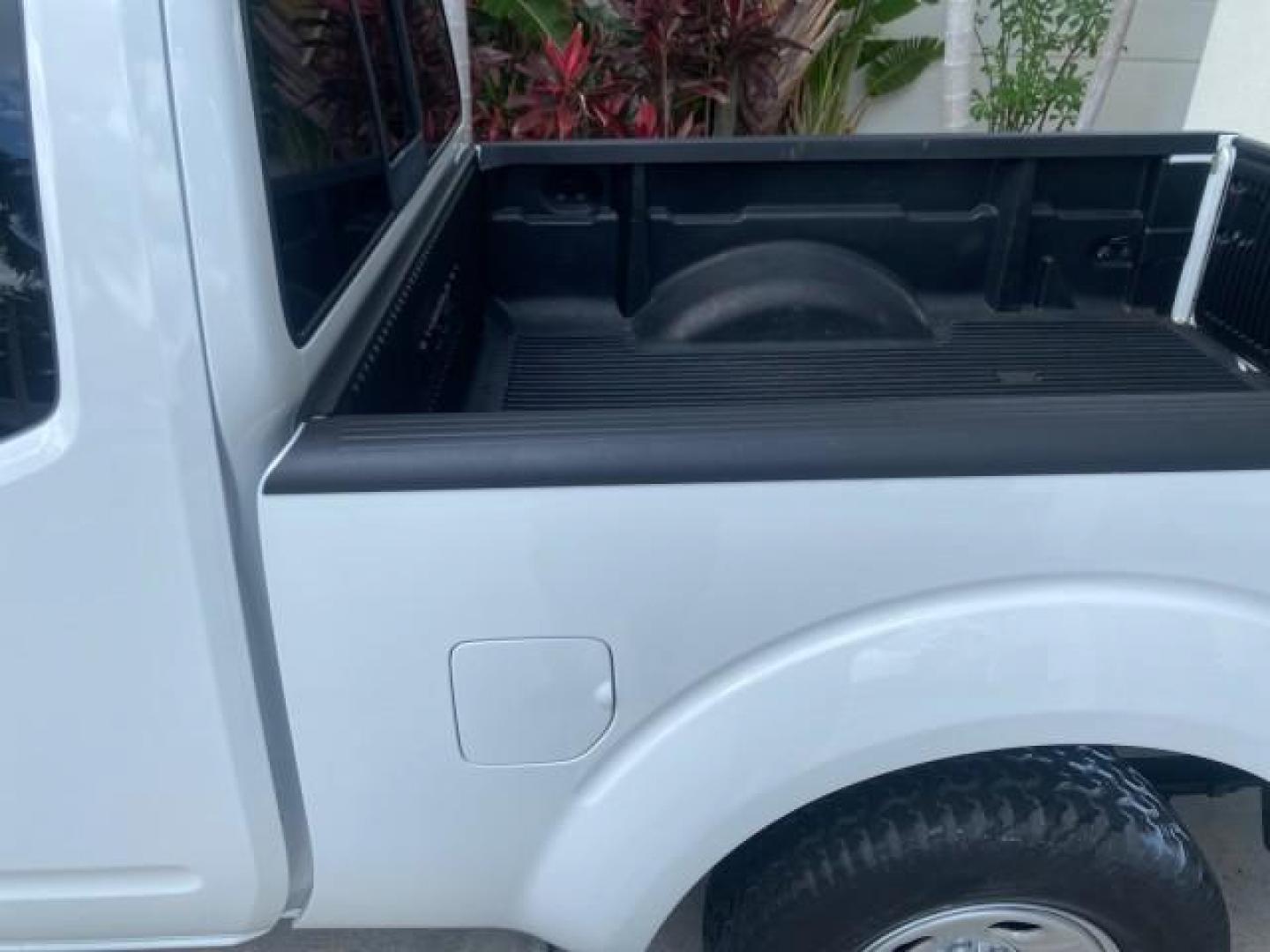 2006 Avalanche /Steel Nissan Frontier XE LOW MILES NO ACCIDENTS (1N6BD06TX6C) with an 2.5L DOHC 16-Valve 4-Cyl Engine engine, Automatic transmission, located at 4701 North Dixie Hwy, Pompano Beach, FL, 33064, (954) 422-2889, 26.240938, -80.123474 - OUR WEBPAGE FLORIDACARS1.COM HAS OVER 100 PHOTOS AND FREE CARFAX LINK 2006 NISSAN FRONTIER XE VIN: 1N6BD06TX6C402109 1 N 6 B D 0 6 T X 6 C 4 0 2 1 0 9 CLUB CAB PICKUP 4 DR 2.5L I4 F DOHC 16V 4 CYL 24 MPG GASOLINE REAR WHEEL DRIVE Top Features Bed Liner Tow Hitch Cloth Seats Basic Features ABS Brakes - Photo#66
