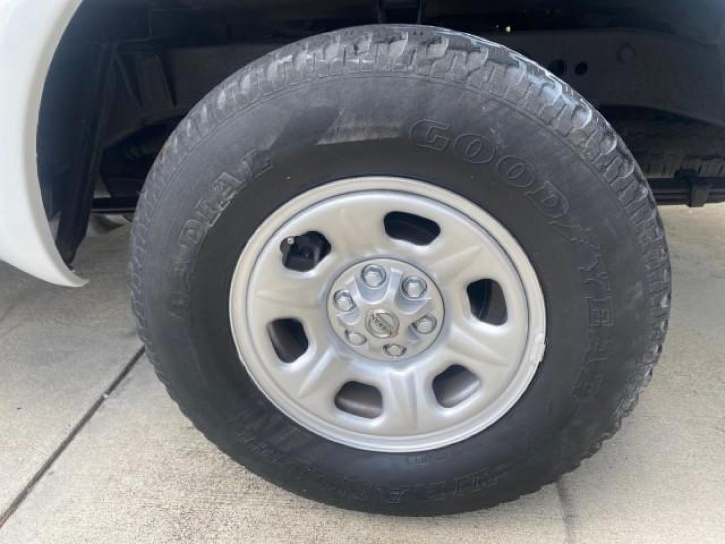 2006 Avalanche /Steel Nissan Frontier XE LOW MILES NO ACCIDENTS (1N6BD06TX6C) with an 2.5L DOHC 16-Valve 4-Cyl Engine engine, Automatic transmission, located at 4701 North Dixie Hwy, Pompano Beach, FL, 33064, (954) 422-2889, 26.240938, -80.123474 - OUR WEBPAGE FLORIDACARS1.COM HAS OVER 100 PHOTOS AND FREE CARFAX LINK 2006 NISSAN FRONTIER XE VIN: 1N6BD06TX6C402109 1 N 6 B D 0 6 T X 6 C 4 0 2 1 0 9 CLUB CAB PICKUP 4 DR 2.5L I4 F DOHC 16V 4 CYL 24 MPG GASOLINE REAR WHEEL DRIVE Top Features Bed Liner Tow Hitch Cloth Seats Basic Features ABS Brakes - Photo#70