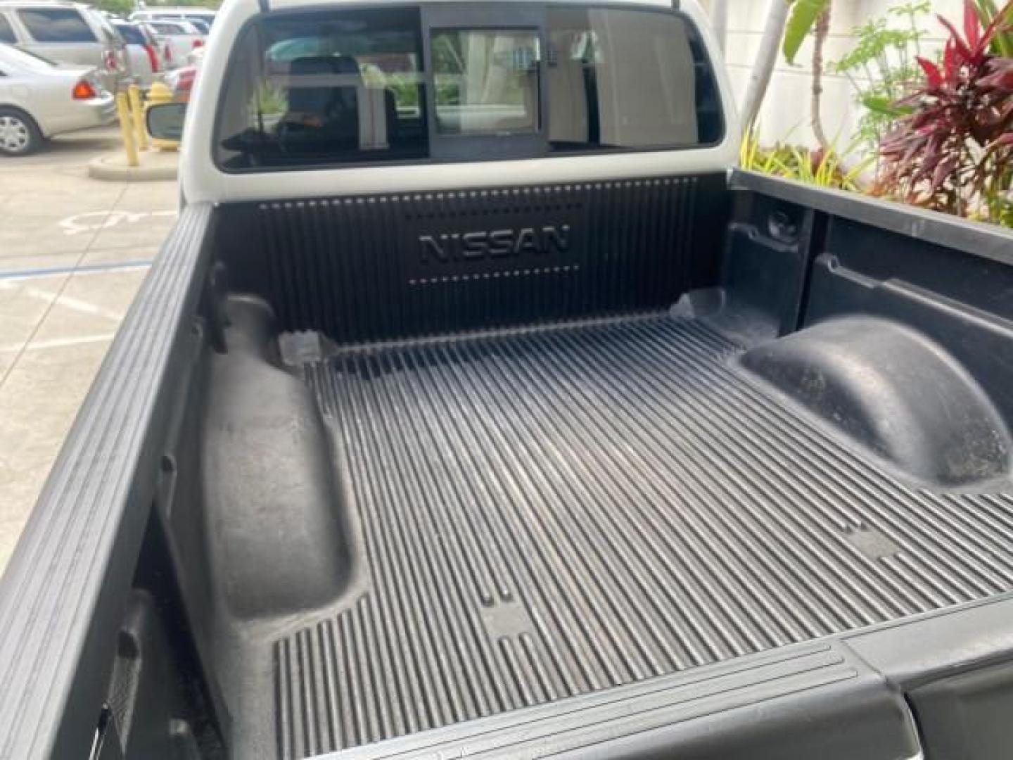 2006 Avalanche /Steel Nissan Frontier XE LOW MILES NO ACCIDENTS (1N6BD06TX6C) with an 2.5L DOHC 16-Valve 4-Cyl Engine engine, Automatic transmission, located at 4701 North Dixie Hwy, Pompano Beach, FL, 33064, (954) 422-2889, 26.240938, -80.123474 - OUR WEBPAGE FLORIDACARS1.COM HAS OVER 100 PHOTOS AND FREE CARFAX LINK 2006 NISSAN FRONTIER XE VIN: 1N6BD06TX6C402109 1 N 6 B D 0 6 T X 6 C 4 0 2 1 0 9 CLUB CAB PICKUP 4 DR 2.5L I4 F DOHC 16V 4 CYL 24 MPG GASOLINE REAR WHEEL DRIVE Top Features Bed Liner Tow Hitch Cloth Seats Basic Features ABS Brakes - Photo#74