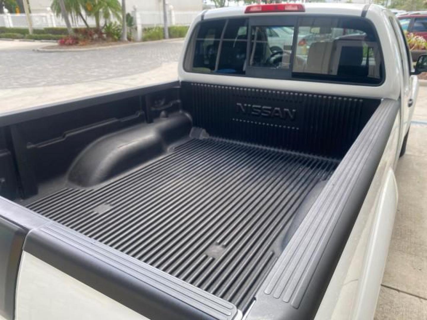 2006 Avalanche /Steel Nissan Frontier XE LOW MILES NO ACCIDENTS (1N6BD06TX6C) with an 2.5L DOHC 16-Valve 4-Cyl Engine engine, Automatic transmission, located at 4701 North Dixie Hwy, Pompano Beach, FL, 33064, (954) 422-2889, 26.240938, -80.123474 - OUR WEBPAGE FLORIDACARS1.COM HAS OVER 100 PHOTOS AND FREE CARFAX LINK 2006 NISSAN FRONTIER XE VIN: 1N6BD06TX6C402109 1 N 6 B D 0 6 T X 6 C 4 0 2 1 0 9 CLUB CAB PICKUP 4 DR 2.5L I4 F DOHC 16V 4 CYL 24 MPG GASOLINE REAR WHEEL DRIVE Top Features Bed Liner Tow Hitch Cloth Seats Basic Features ABS Brakes - Photo#75