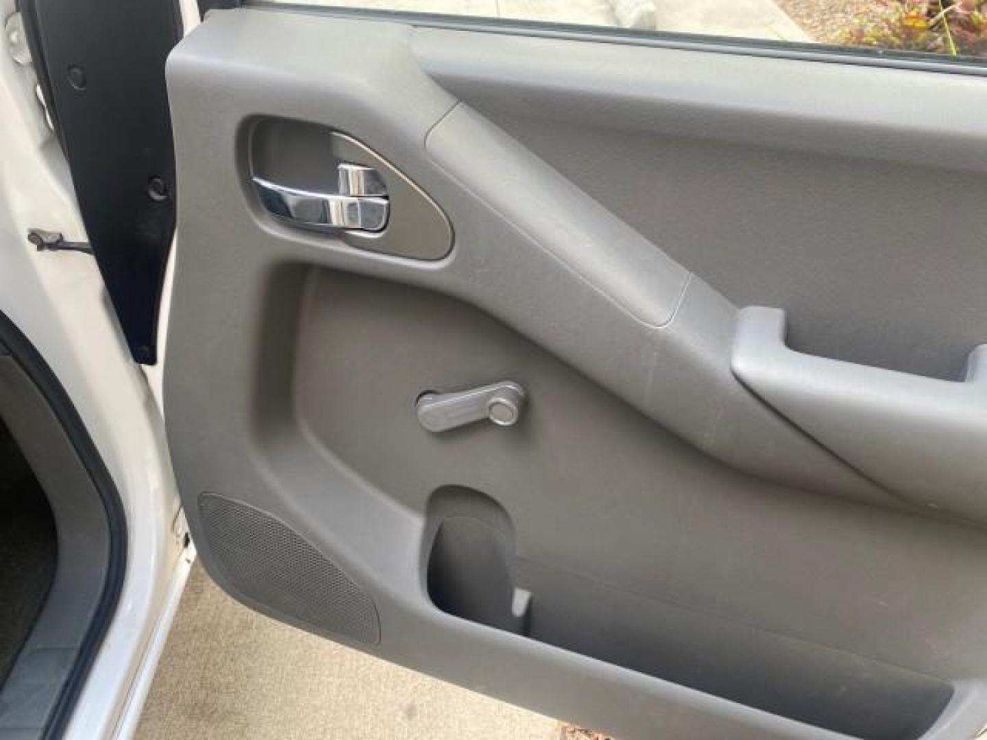 2006 Avalanche /Steel Nissan Frontier XE LOW MILES NO ACCIDENTS (1N6BD06TX6C) with an 2.5L DOHC 16-Valve 4-Cyl Engine engine, Automatic transmission, located at 4701 North Dixie Hwy, Pompano Beach, FL, 33064, (954) 422-2889, 26.240938, -80.123474 - OUR WEBPAGE FLORIDACARS1.COM HAS OVER 100 PHOTOS AND FREE CARFAX LINK 2006 NISSAN FRONTIER XE VIN: 1N6BD06TX6C402109 1 N 6 B D 0 6 T X 6 C 4 0 2 1 0 9 CLUB CAB PICKUP 4 DR 2.5L I4 F DOHC 16V 4 CYL 24 MPG GASOLINE REAR WHEEL DRIVE Top Features Bed Liner Tow Hitch Cloth Seats Basic Features ABS Brakes - Photo#93