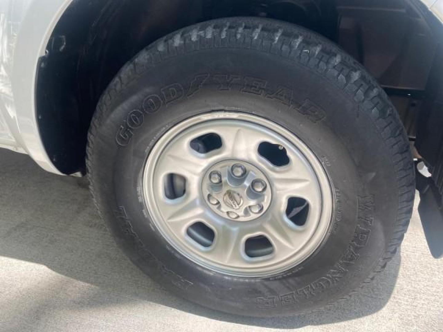 2006 Avalanche /Steel Nissan Frontier XE LOW MILES NO ACCIDENTS (1N6BD06TX6C) with an 2.5L DOHC 16-Valve 4-Cyl Engine engine, Automatic transmission, located at 4701 North Dixie Hwy, Pompano Beach, FL, 33064, (954) 422-2889, 26.240938, -80.123474 - OUR WEBPAGE FLORIDACARS1.COM HAS OVER 100 PHOTOS AND FREE CARFAX LINK 2006 NISSAN FRONTIER XE VIN: 1N6BD06TX6C402109 1 N 6 B D 0 6 T X 6 C 4 0 2 1 0 9 CLUB CAB PICKUP 4 DR 2.5L I4 F DOHC 16V 4 CYL 24 MPG GASOLINE REAR WHEEL DRIVE Top Features Bed Liner Tow Hitch Cloth Seats Basic Features ABS Brakes - Photo#99