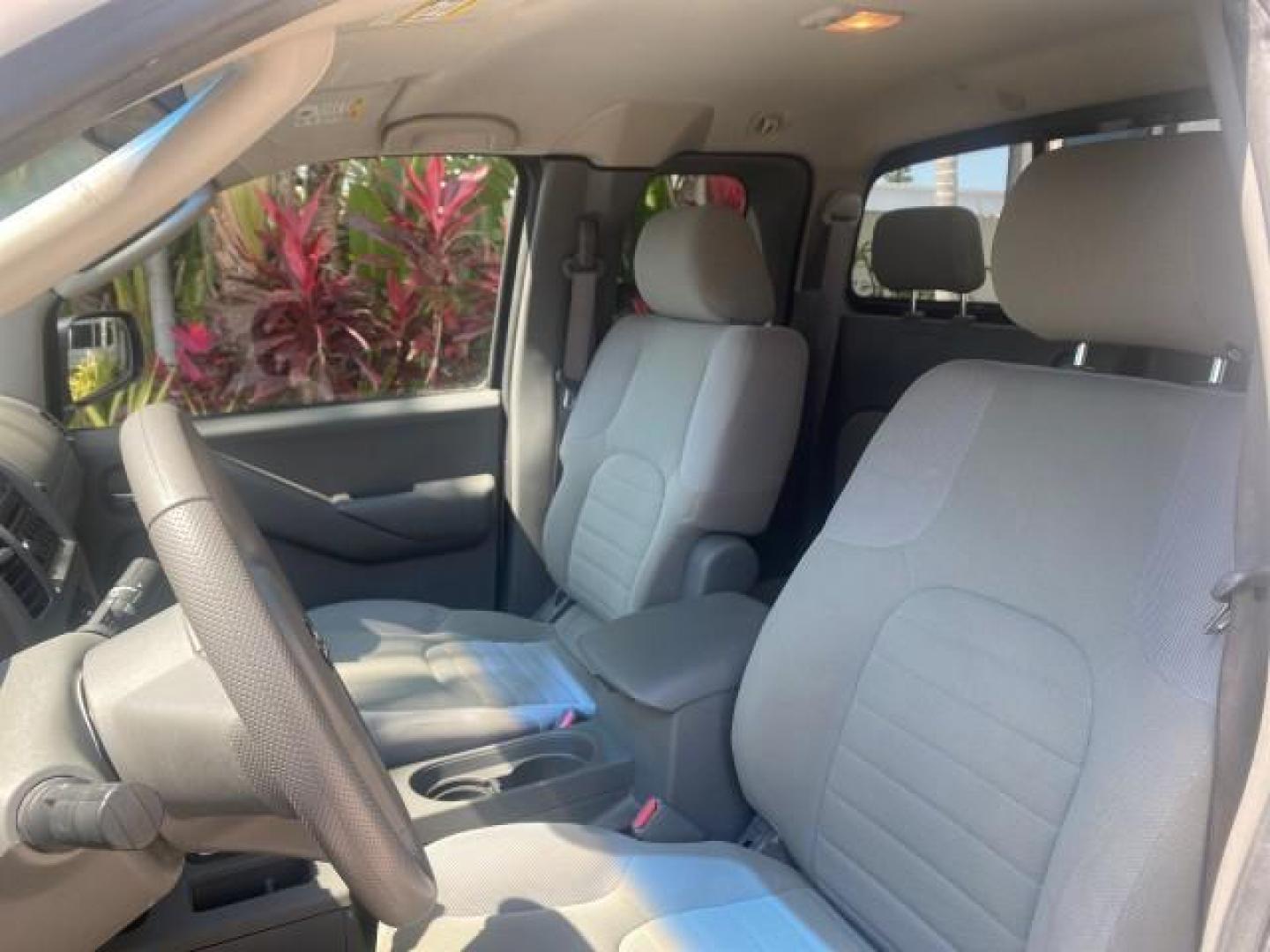 2006 Avalanche /Steel Nissan Frontier XE LOW MILES NO ACCIDENTS (1N6BD06TX6C) with an 2.5L DOHC 16-Valve 4-Cyl Engine engine, Automatic transmission, located at 4701 North Dixie Hwy, Pompano Beach, FL, 33064, (954) 422-2889, 26.240938, -80.123474 - OUR WEBPAGE FLORIDACARS1.COM HAS OVER 100 PHOTOS AND FREE CARFAX LINK 2006 NISSAN FRONTIER XE VIN: 1N6BD06TX6C402109 1 N 6 B D 0 6 T X 6 C 4 0 2 1 0 9 CLUB CAB PICKUP 4 DR 2.5L I4 F DOHC 16V 4 CYL 24 MPG GASOLINE REAR WHEEL DRIVE Top Features Bed Liner Tow Hitch Cloth Seats Basic Features ABS Brakes - Photo#10