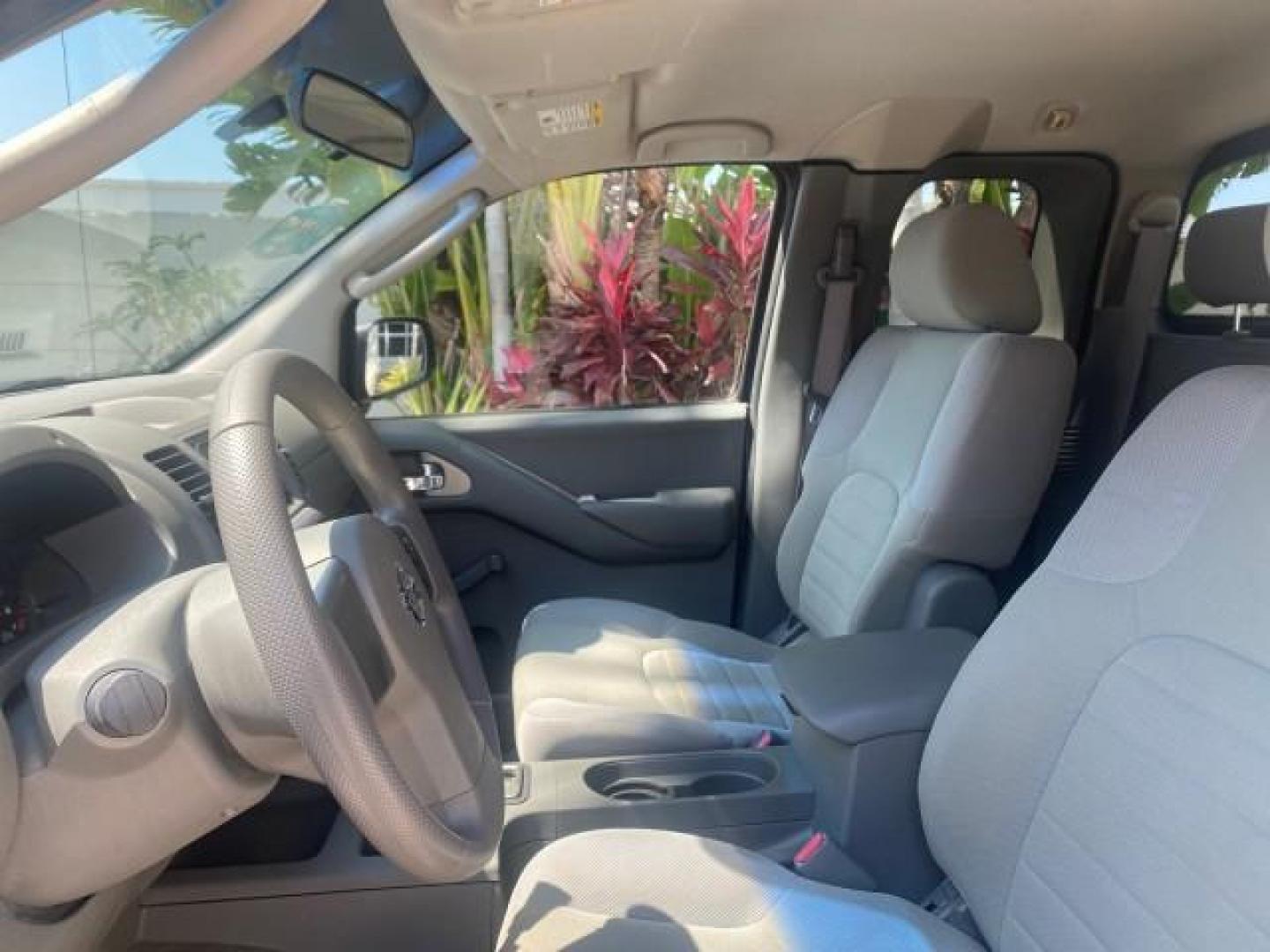 2006 Avalanche /Steel Nissan Frontier XE LOW MILES NO ACCIDENTS (1N6BD06TX6C) with an 2.5L DOHC 16-Valve 4-Cyl Engine engine, Automatic transmission, located at 4701 North Dixie Hwy, Pompano Beach, FL, 33064, (954) 422-2889, 26.240938, -80.123474 - OUR WEBPAGE FLORIDACARS1.COM HAS OVER 100 PHOTOS AND FREE CARFAX LINK 2006 NISSAN FRONTIER XE VIN: 1N6BD06TX6C402109 1 N 6 B D 0 6 T X 6 C 4 0 2 1 0 9 CLUB CAB PICKUP 4 DR 2.5L I4 F DOHC 16V 4 CYL 24 MPG GASOLINE REAR WHEEL DRIVE Top Features Bed Liner Tow Hitch Cloth Seats Basic Features ABS Brakes - Photo#32
