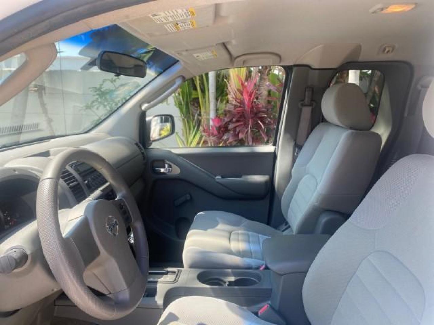 2006 Avalanche /Steel Nissan Frontier XE LOW MILES NO ACCIDENTS (1N6BD06TX6C) with an 2.5L DOHC 16-Valve 4-Cyl Engine engine, Automatic transmission, located at 4701 North Dixie Hwy, Pompano Beach, FL, 33064, (954) 422-2889, 26.240938, -80.123474 - OUR WEBPAGE FLORIDACARS1.COM HAS OVER 100 PHOTOS AND FREE CARFAX LINK 2006 NISSAN FRONTIER XE VIN: 1N6BD06TX6C402109 1 N 6 B D 0 6 T X 6 C 4 0 2 1 0 9 CLUB CAB PICKUP 4 DR 2.5L I4 F DOHC 16V 4 CYL 24 MPG GASOLINE REAR WHEEL DRIVE Top Features Bed Liner Tow Hitch Cloth Seats Basic Features ABS Brakes - Photo#37