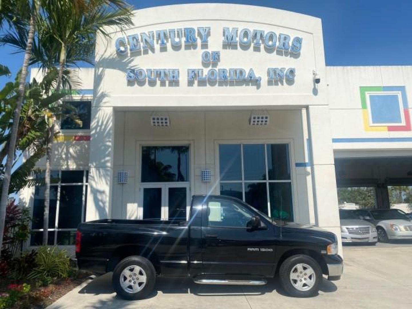 2005 Black /Dark Slate Gray Dodge Ram 1500 SLT 1 OWNER FL LOW MILES 52,299 (1D7HA16D35J) with an 5.7L V8 Hemi Magnum Engine engine, Automatic transmission, located at 4701 North Dixie Hwy, Pompano Beach, FL, 33064, (954) 422-2889, 26.240938, -80.123474 - OUR WEBPAGE FLORIDACARS1.COM HAS OVER 100 PHOTOS AND FREE CARFAX LINK 2005 DODGE RAM 1500 SLT 1 OWNER FLORIDA LIKE NEW! VIN: 1D7HA16D35J624608 1 D 7 H A 1 6 D 3 5 J 6 2 4 6 0 8 PICKUP 5.7L V8 F HEMI 5.7 V8 GASOLINE REAR WHEEL DRIVE Top Features Alloy Wheels Bed Liner Cloth Seats Basic Features ABS B - Photo#0