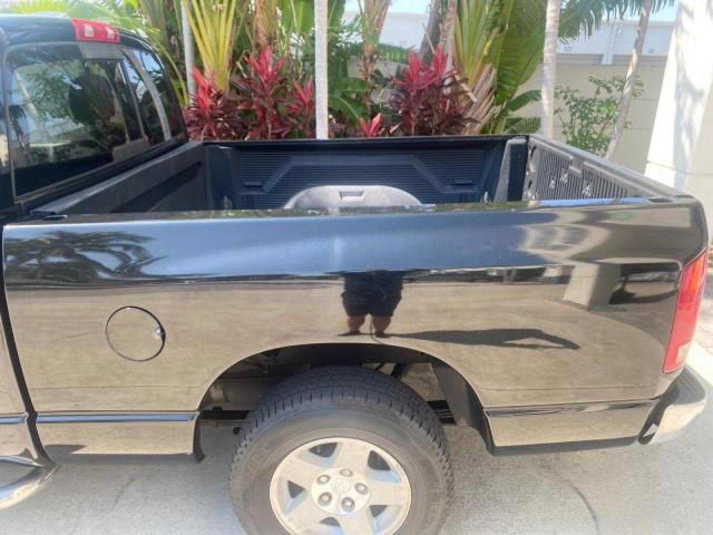 2005 Black /Dark Slate Gray Dodge Ram 1500 SLT 1 OWNER FL LOW MILES 52,299 (1D7HA16D35J) with an 5.7L V8 Hemi Magnum Engine engine, Automatic transmission, located at 4701 North Dixie Hwy, Pompano Beach, FL, 33064, (954) 422-2889, 26.240938, -80.123474 - OUR WEBPAGE FLORIDACARS1.COM HAS OVER 100 PHOTOS AND FREE CARFAX LINK 2005 DODGE RAM 1500 SLT 1 OWNER FLORIDA LIKE NEW! VIN: 1D7HA16D35J624608 1 D 7 H A 1 6 D 3 5 J 6 2 4 6 0 8 PICKUP 5.7L V8 F HEMI 5.7 V8 GASOLINE REAR WHEEL DRIVE Top Features Alloy Wheels Bed Liner Cloth Seats Basic Features ABS B - Photo#64