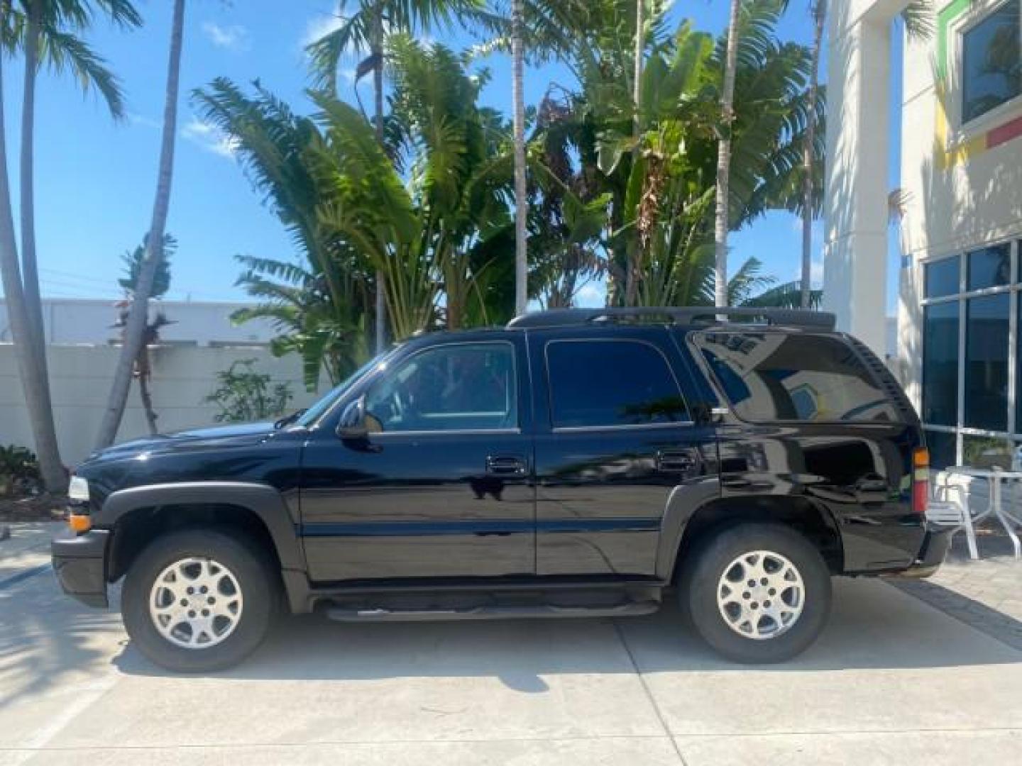 2005 Black /Gray/Dark Charcoal Chevrolet Tahoe LS Z71 1 OWNER LOW MILES 82,796 (1GNEC13T85R) with an 5.3L Vortec 5300 V8 SFI Engine engine, Automatic transmission, located at 4701 North Dixie Hwy, Pompano Beach, FL, 33064, (954) 422-2889, 26.240938, -80.123474 - OUR WEBPAGE FLORIDACARS1.COM HAS OVER 100 PHOTOS AND FREE CARFAX LINK 2005 CHEVROLET TAHOE LS 1 OWNER NO ACCIDENTS16 SERVICE RECORDS VIN: 1GNEC13T85R212888 1 G N E C 1 3 T 8 5 R 2 1 2 8 8 8 4 DOOR WAGON/SPORT UTILITY 5.3L V8 F GASOLINE REAR WHEEL DRIVE Top Features Alloy Wheels Rear Air Conditioning - Photo#4