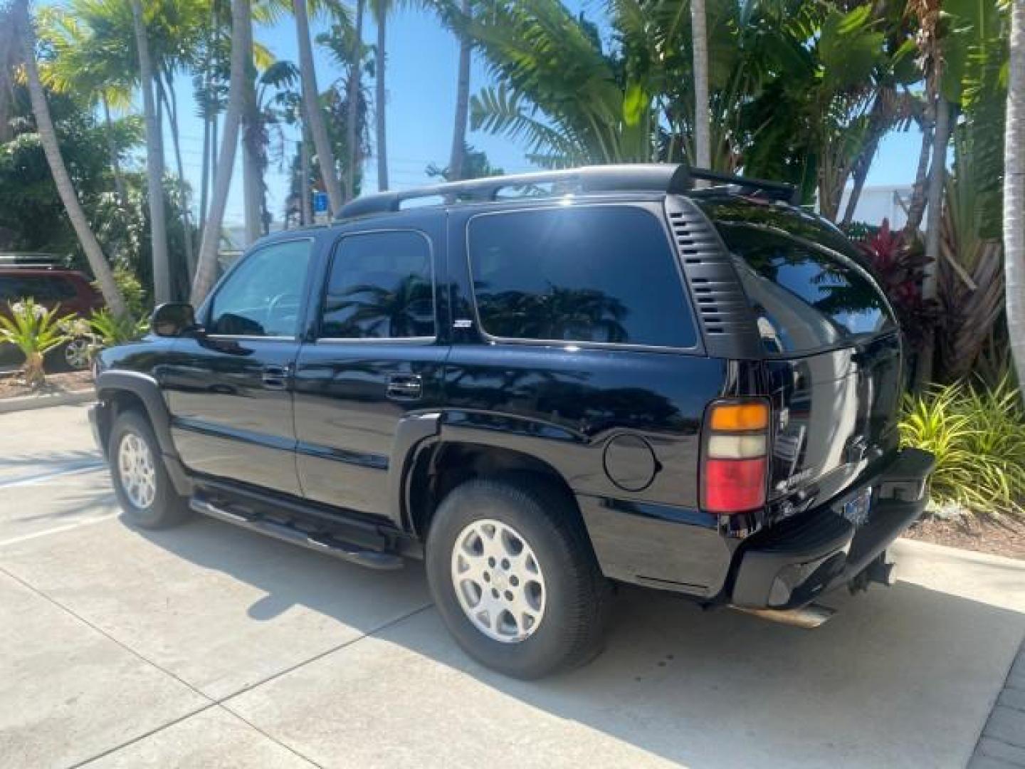 2005 Black /Gray/Dark Charcoal Chevrolet Tahoe LS Z71 1 OWNER LOW MILES 82,796 (1GNEC13T85R) with an 5.3L Vortec 5300 V8 SFI Engine engine, Automatic transmission, located at 4701 North Dixie Hwy, Pompano Beach, FL, 33064, (954) 422-2889, 26.240938, -80.123474 - OUR WEBPAGE FLORIDACARS1.COM HAS OVER 100 PHOTOS AND FREE CARFAX LINK 2005 CHEVROLET TAHOE LS 1 OWNER NO ACCIDENTS16 SERVICE RECORDS VIN: 1GNEC13T85R212888 1 G N E C 1 3 T 8 5 R 2 1 2 8 8 8 4 DOOR WAGON/SPORT UTILITY 5.3L V8 F GASOLINE REAR WHEEL DRIVE Top Features Alloy Wheels Rear Air Conditioning - Photo#5