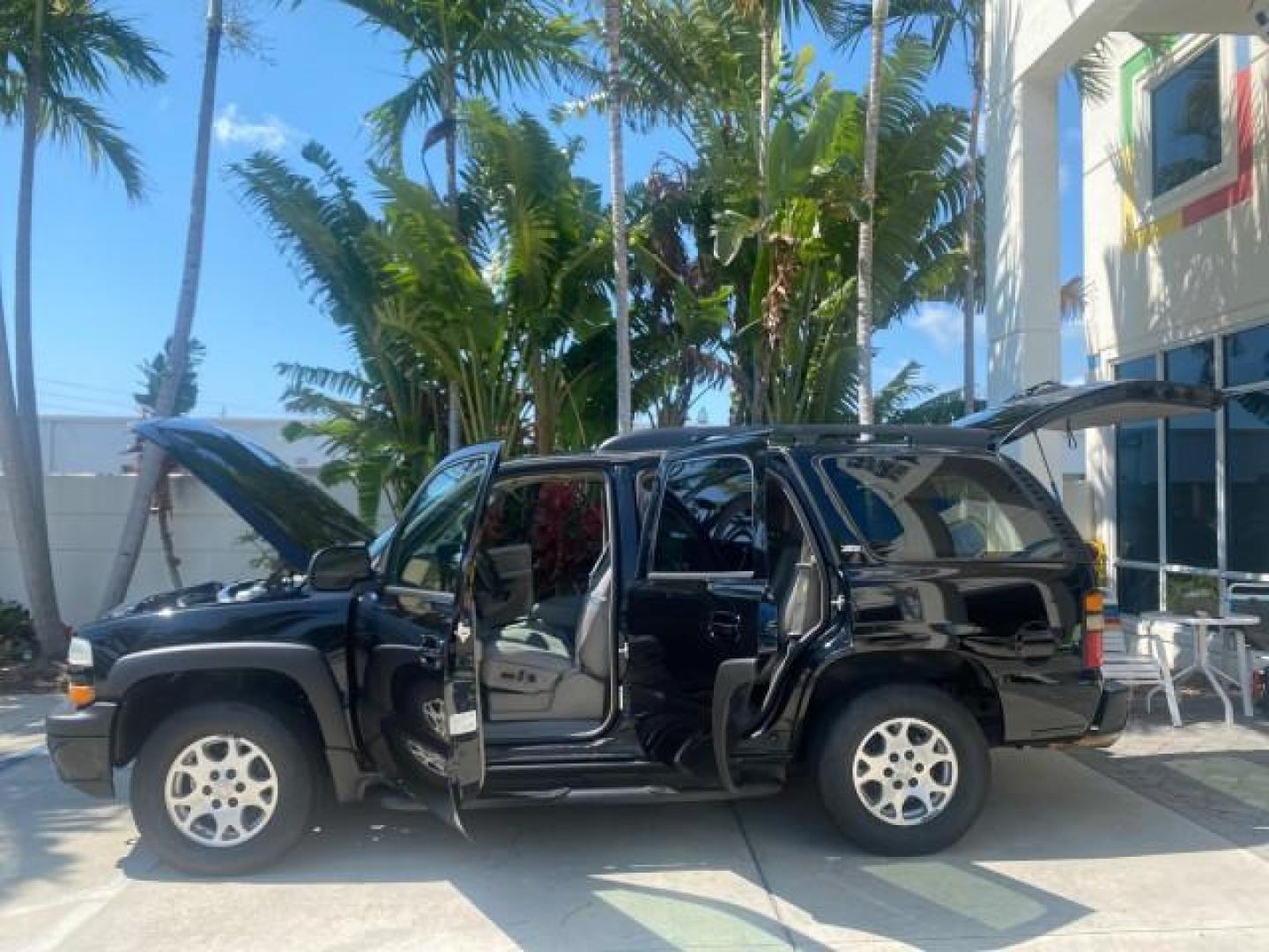 2005 Black /Gray/Dark Charcoal Chevrolet Tahoe LS Z71 1 OWNER LOW MILES 82,796 (1GNEC13T85R) with an 5.3L Vortec 5300 V8 SFI Engine engine, Automatic transmission, located at 4701 North Dixie Hwy, Pompano Beach, FL, 33064, (954) 422-2889, 26.240938, -80.123474 - OUR WEBPAGE FLORIDACARS1.COM HAS OVER 100 PHOTOS AND FREE CARFAX LINK 2005 CHEVROLET TAHOE LS 1 OWNER NO ACCIDENTS16 SERVICE RECORDS VIN: 1GNEC13T85R212888 1 G N E C 1 3 T 8 5 R 2 1 2 8 8 8 4 DOOR WAGON/SPORT UTILITY 5.3L V8 F GASOLINE REAR WHEEL DRIVE Top Features Alloy Wheels Rear Air Conditioning - Photo#8